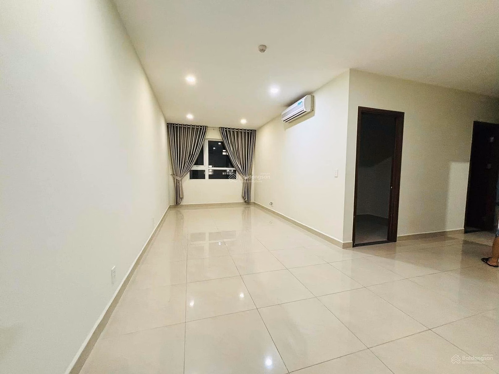Cheap price; A single Topaz Elite 2 bedroom 2 bathroom apartment is only 3.65 billion; right next to Aeon Mall; The house is empty right away