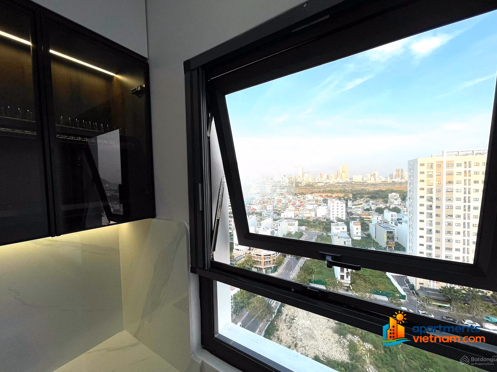Commercial corner apartment SSH08 with sea view for sale!