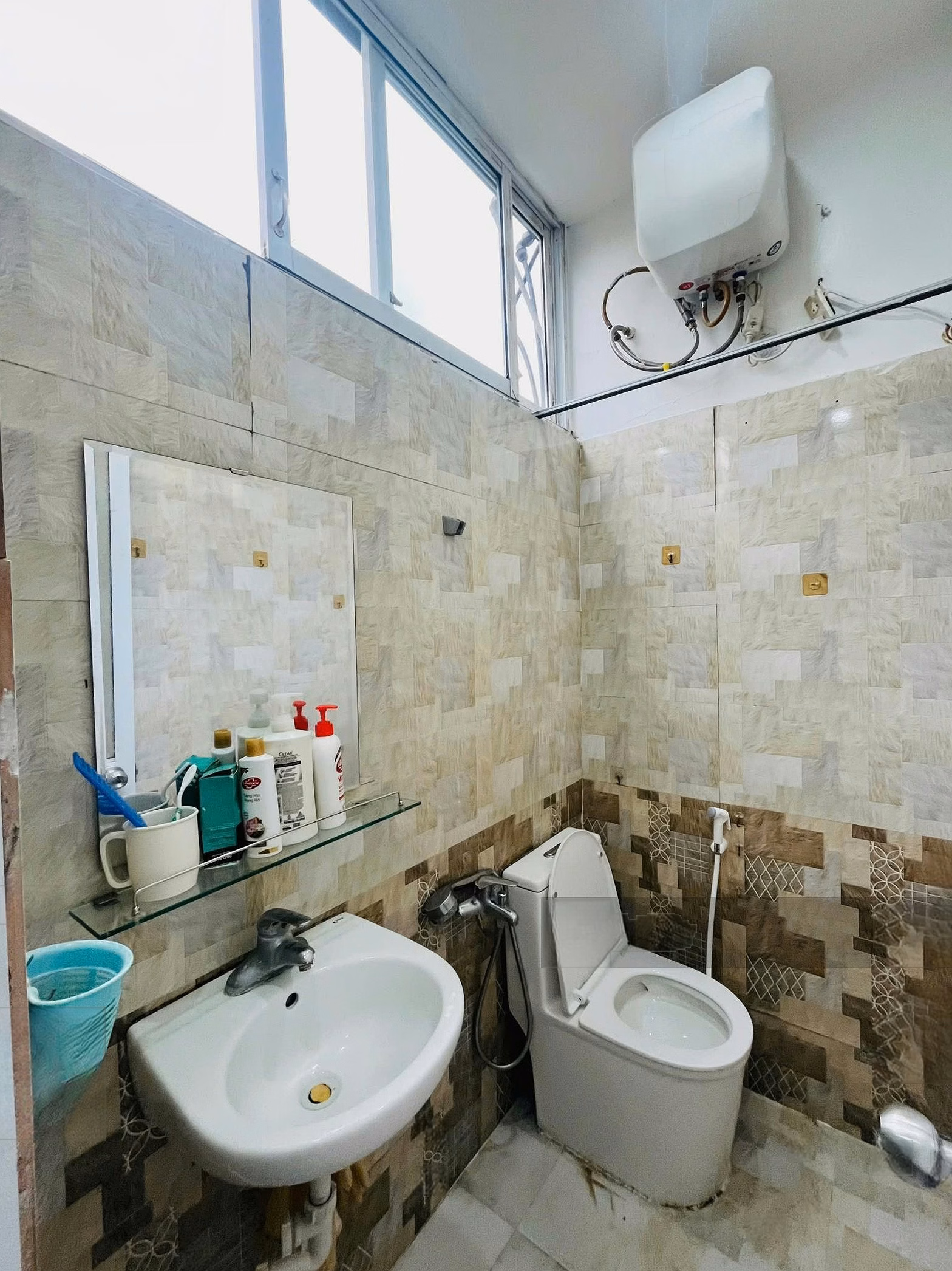 Selling a dormitory house right at Hoang Quoc Viet, Cau Giay, 50m2, 2 bedrooms, 1 bathroom, only 2.8 billion