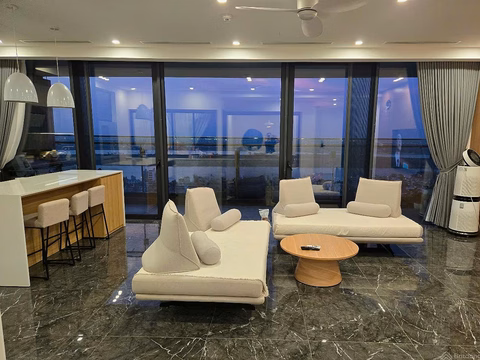 Sunshine Golden River apartment for rent with 3 bedrooms, area 161m2, price only 20 million/month