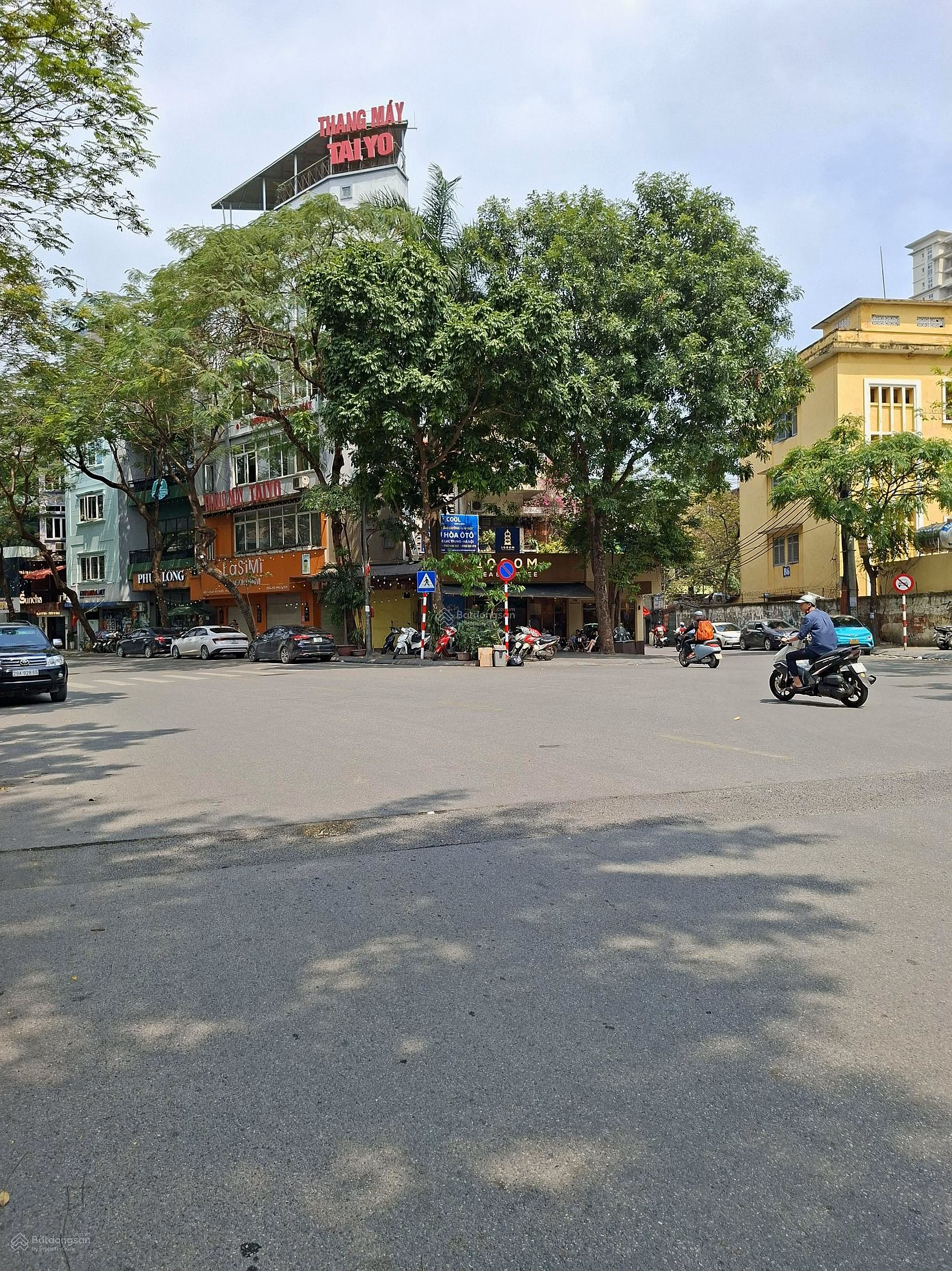 SELLING CORNER APARTMENT AT MILITARY APARTMENT NGO 183 HOANG VAN THAI
