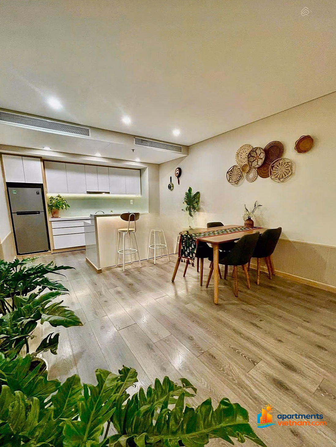 The owner sells a 142m² 3-bedroom apartment with top view in 4 directions at Zen Diamond Suites (F.Home), rare price