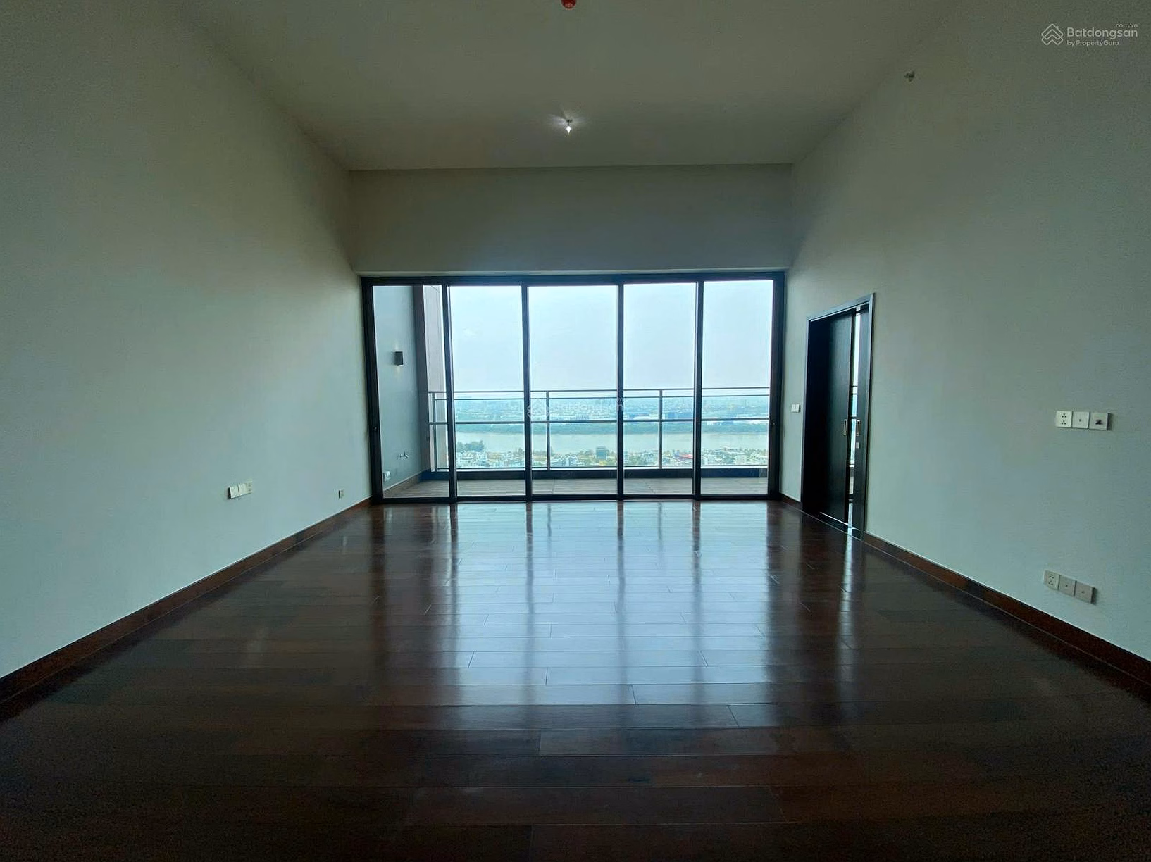 Collection of garden villa apartments 220m2 - Pool villa 325m2 - Penthouse - 570m2 SG river view June 2026