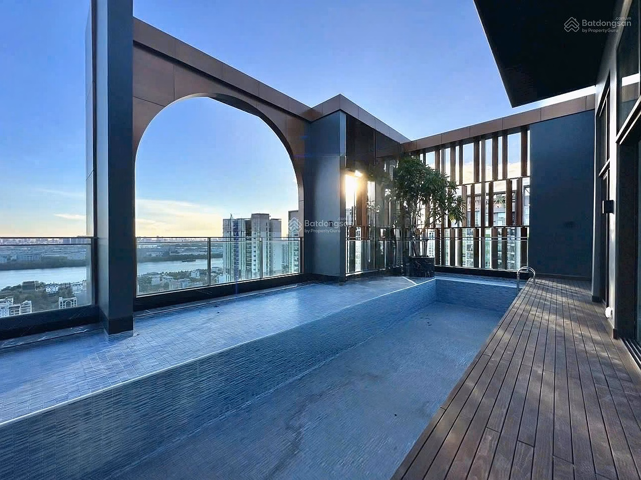 Only: Penthouse DEFINE project, area: 570m2 with river and city view. Price: 200 billion***