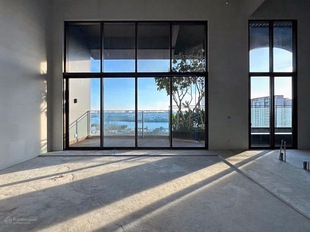 Only: Penthouse DEFINE project, area: 570m2 with river and city view. Price: 200 billion***