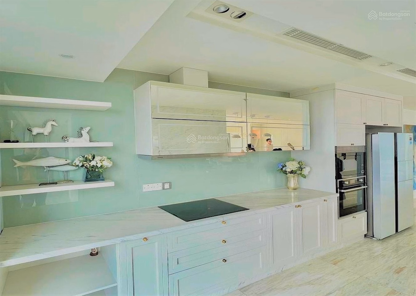 Vincom Center Apartment for rent - Vinhomes Dong Khoi 2 bedrooms Corner Notre Dame Cathedral and Bitesco, District 1