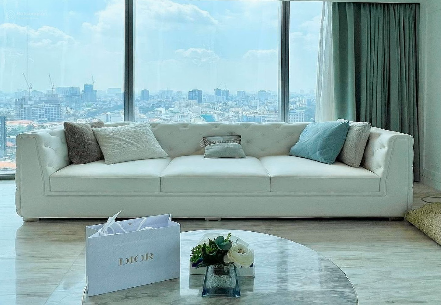 Vincom Center Apartment for rent - Vinhomes Dong Khoi 2 bedrooms Corner Notre Dame Cathedral and Bitesco, District 1