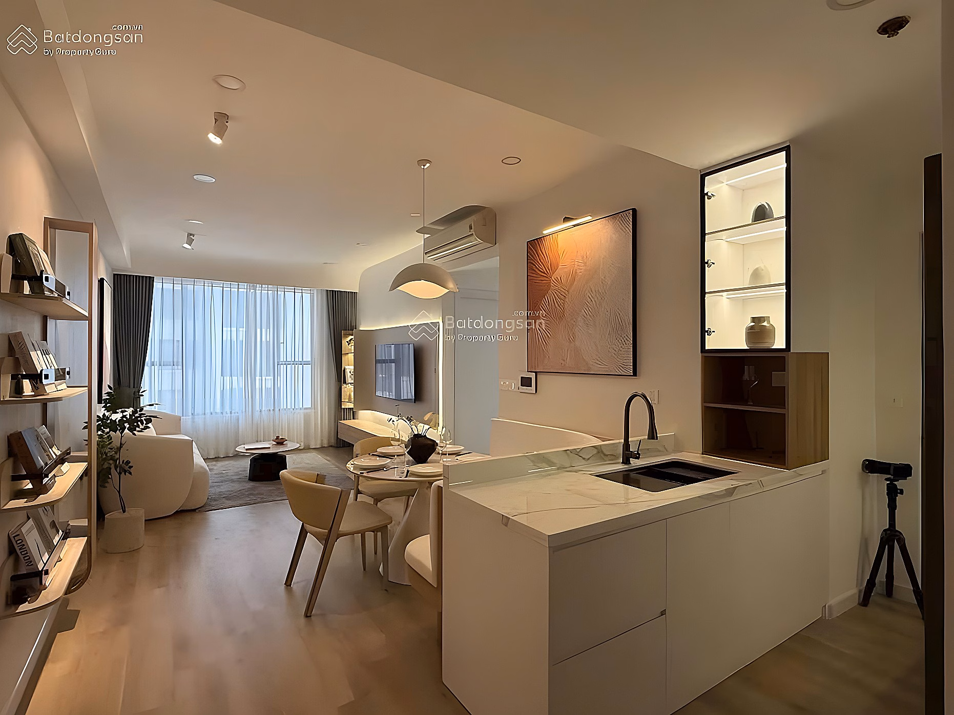 Apartment for rent urgently at Oriental Plaza, Tan Phu. Area: 82m2, 2 bedrooms, 2 bathrooms. Price 10 million*** - Hoa