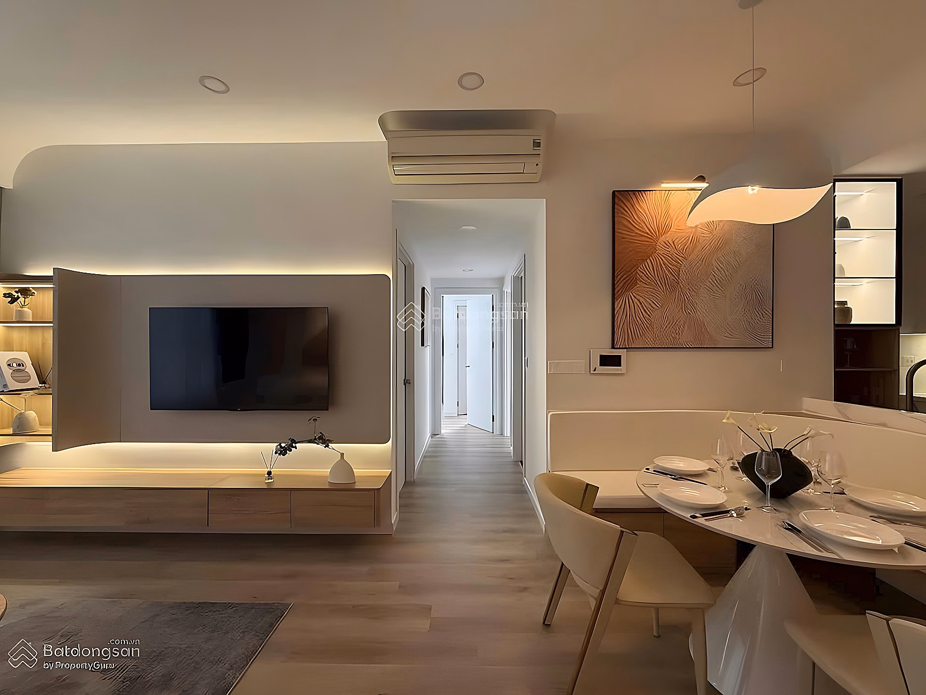 Apartment for rent urgently at Oriental Plaza, Tan Phu. Area: 82m2, 2 bedrooms, 2 bathrooms. Price 10 million*** - Hoa