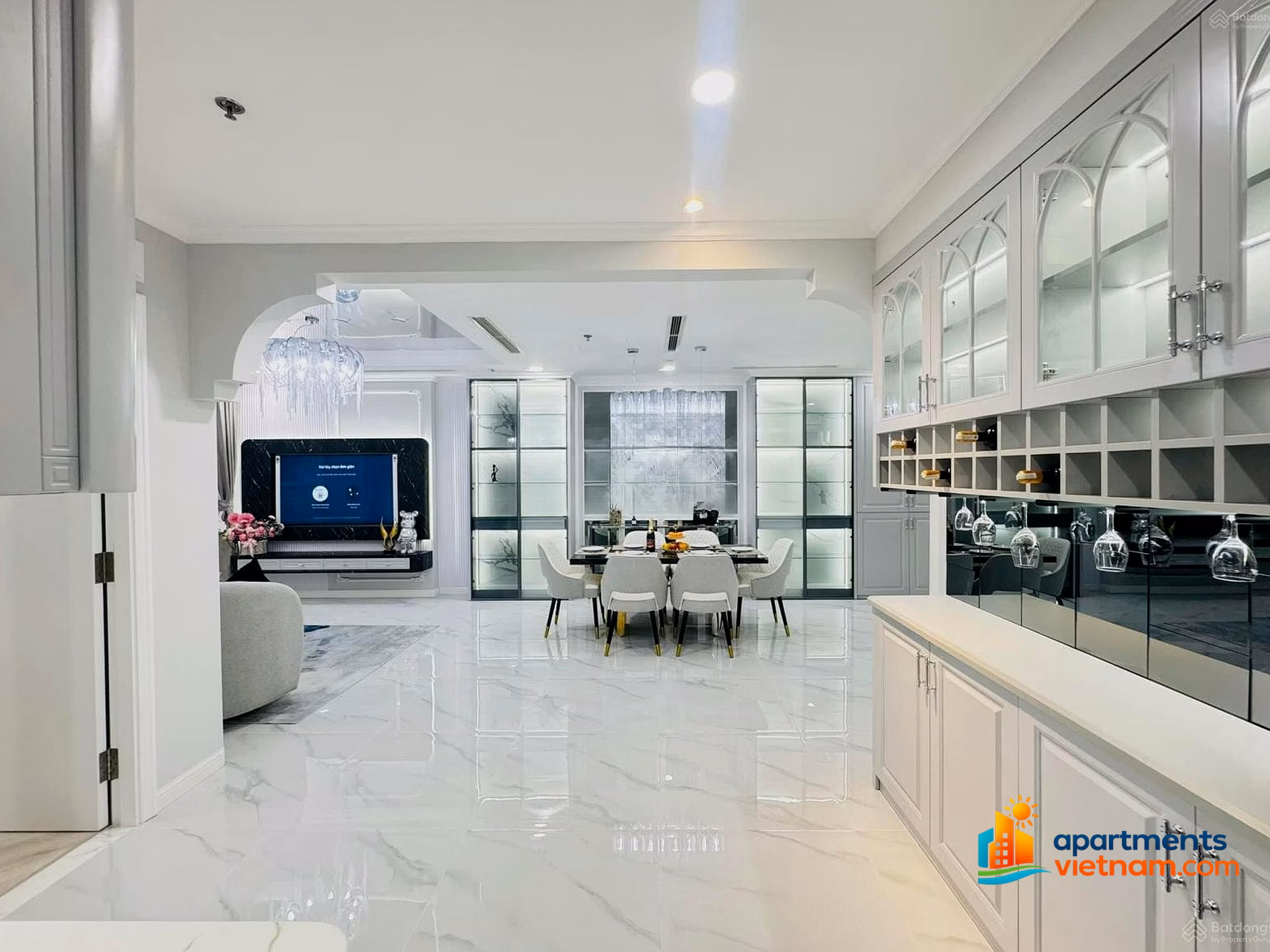 Specializing in renting CH Sunrise City View 1 - 2 - 3 bedrooms - Studio, good price District 7 - key available to view the house