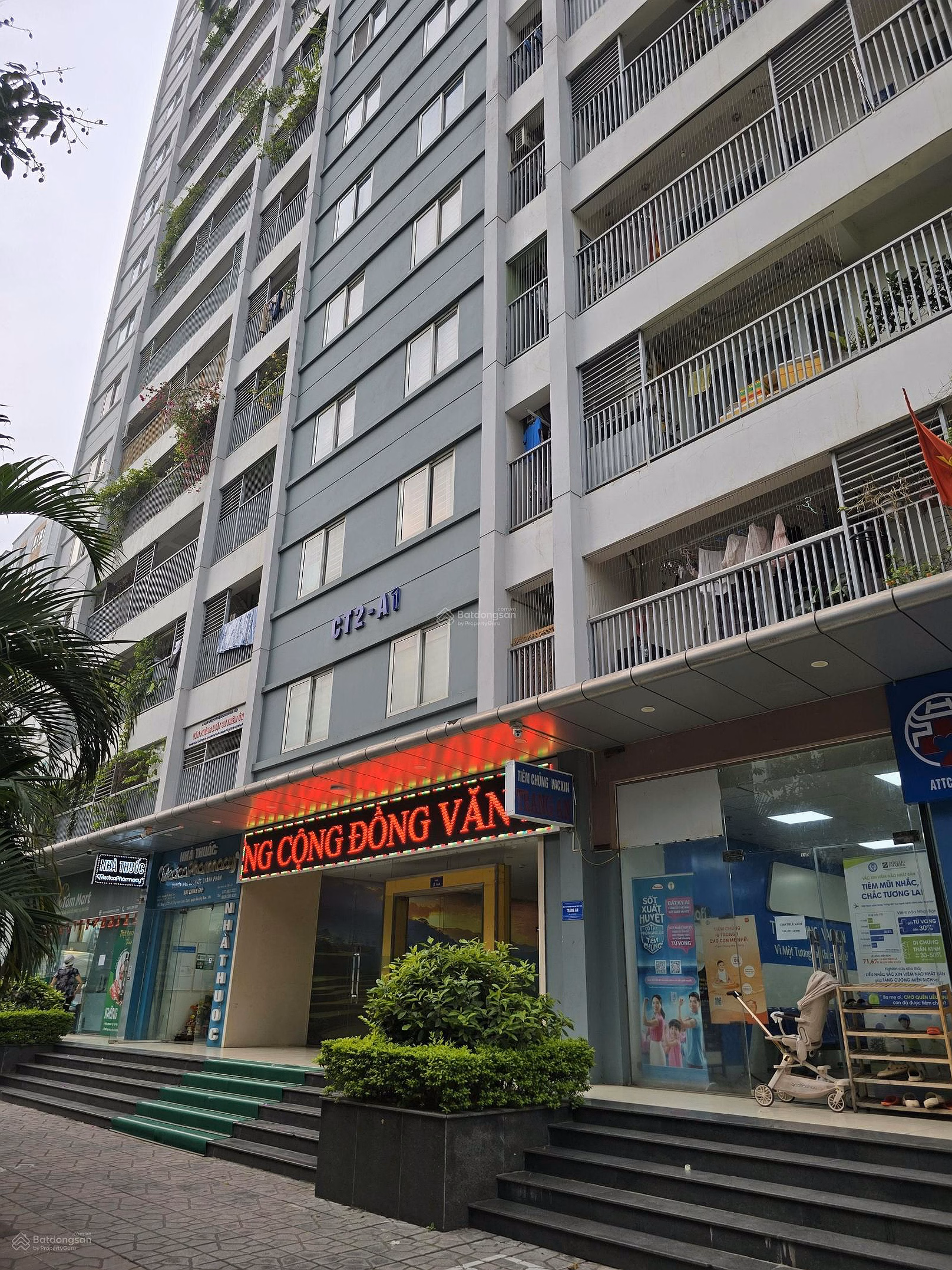 Selling CC apartment, corner lot CT2A1, Tay Nam Linh Dam urban area, area 135m2, 3 bedrooms, 2 bedrooms, 9 billion