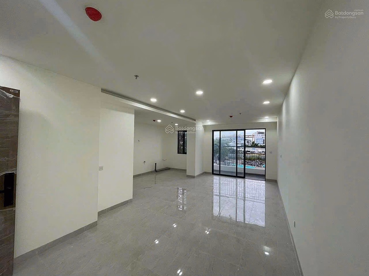 Corner apartment number 14, high floor CCU Phuoc Long. Charmoracity fireworks view and direct view of Chi river