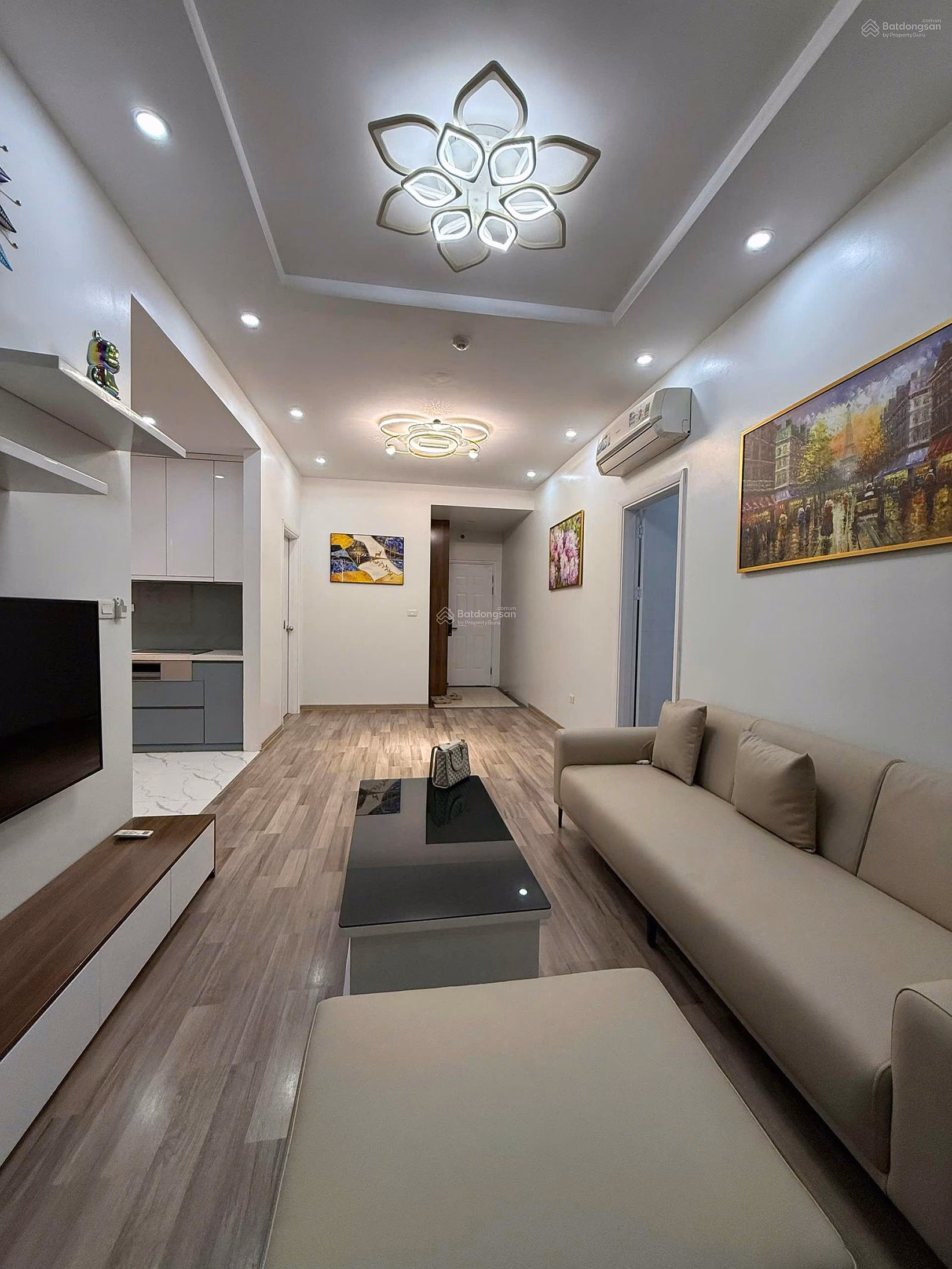 Selling apartment 92.1m2 3 bedrooms 2 bathrooms high floor Mon Nguyen C The Golden An Khanh 32T, only 5.85 billion