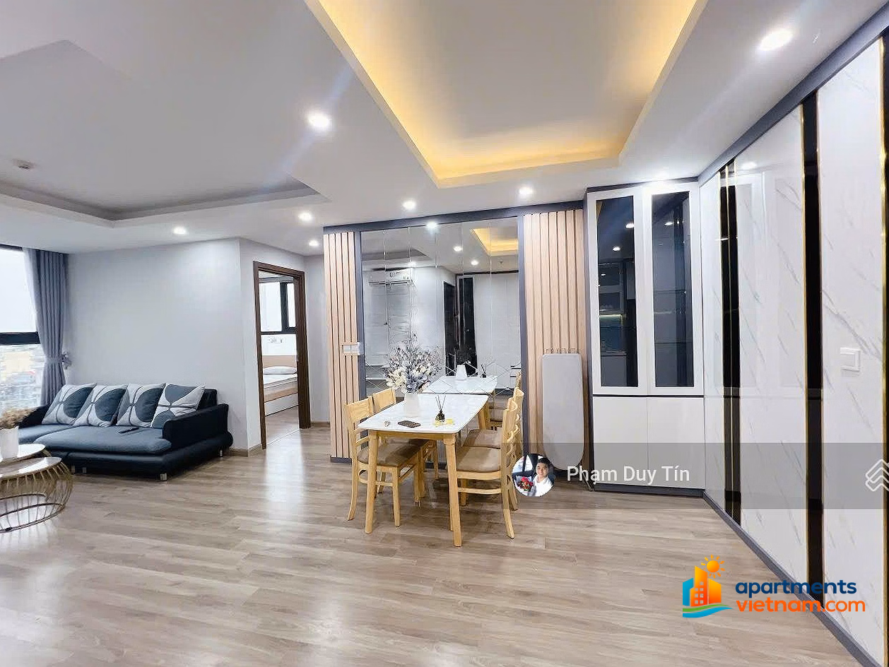 The owner offers to sell a fully furnished corner apartment at HUD Building at 4 Nguyen Thien Thuat