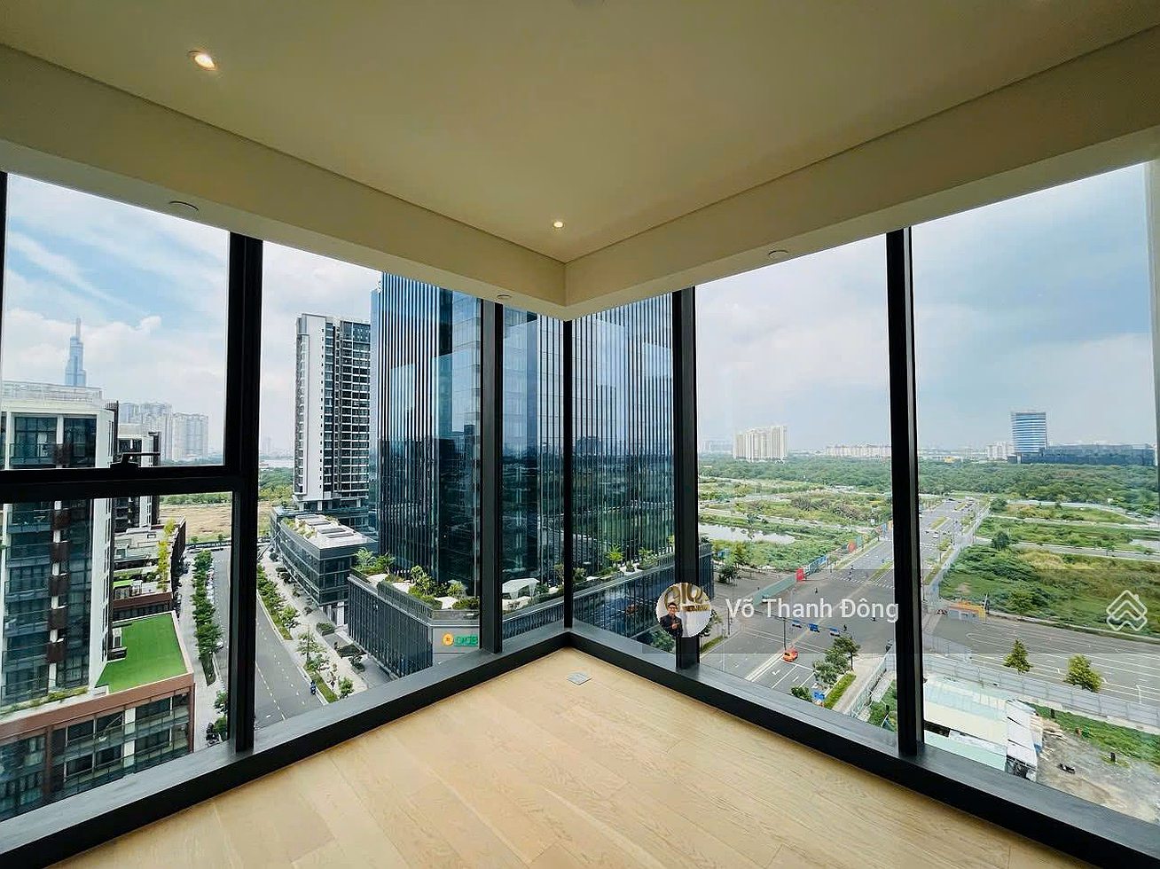 Selling 2 bedrooms at the corner of The Opera Metropole with river view in District 1, books ready, best price 30 billion all inclusive