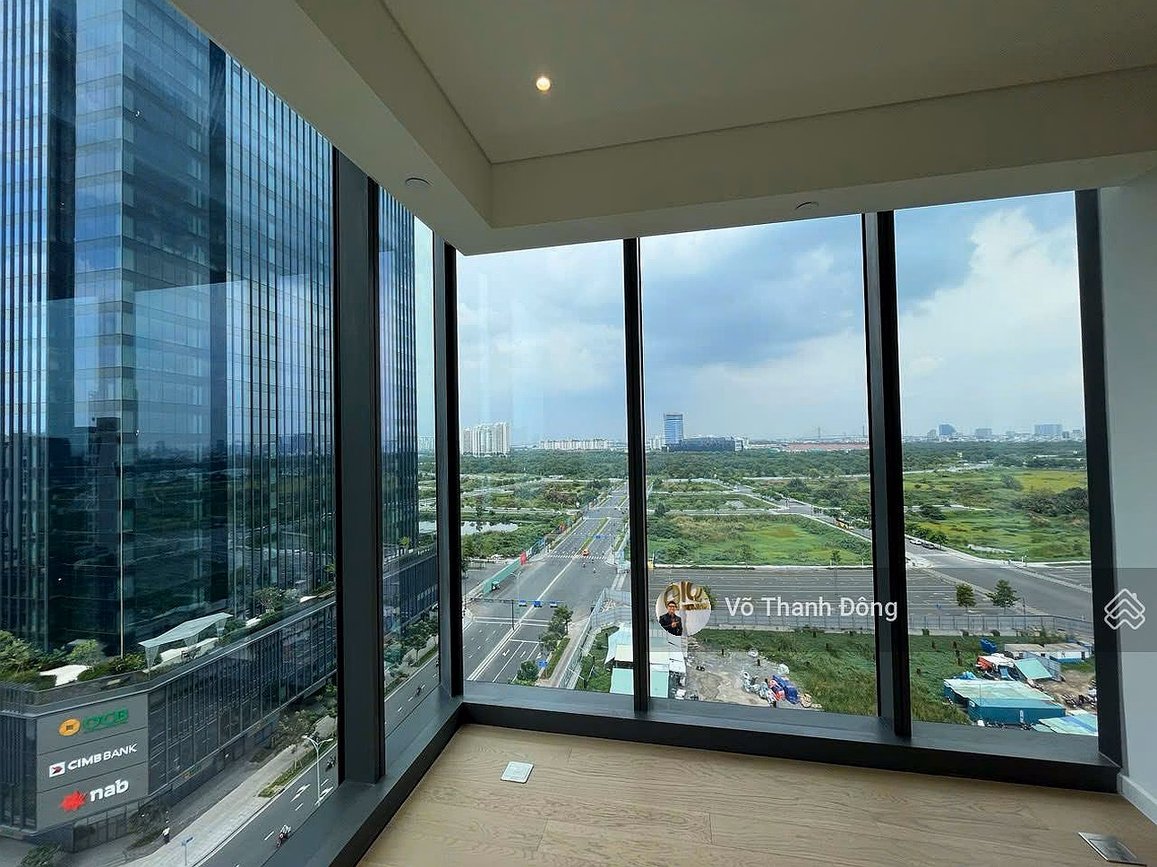 Selling 2 bedrooms at the corner of The Opera Metropole with river view in District 1, books ready, best price 30 billion all inclusive