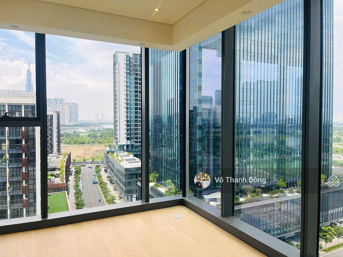 Selling 2 bedrooms at the corner of The Opera Metropole with river view in District 1, books ready, best price 30 billion all inclusive