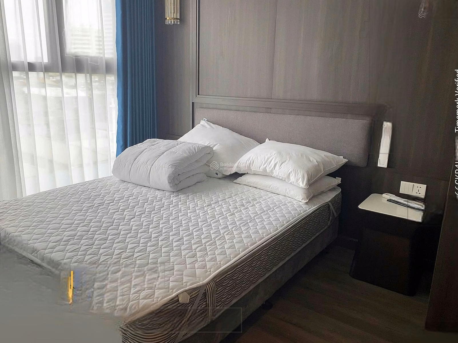 Luxury apartment for rent at Gloria Nguyen Hong building, 65m², 2 bedrooms, price only 18 million/month