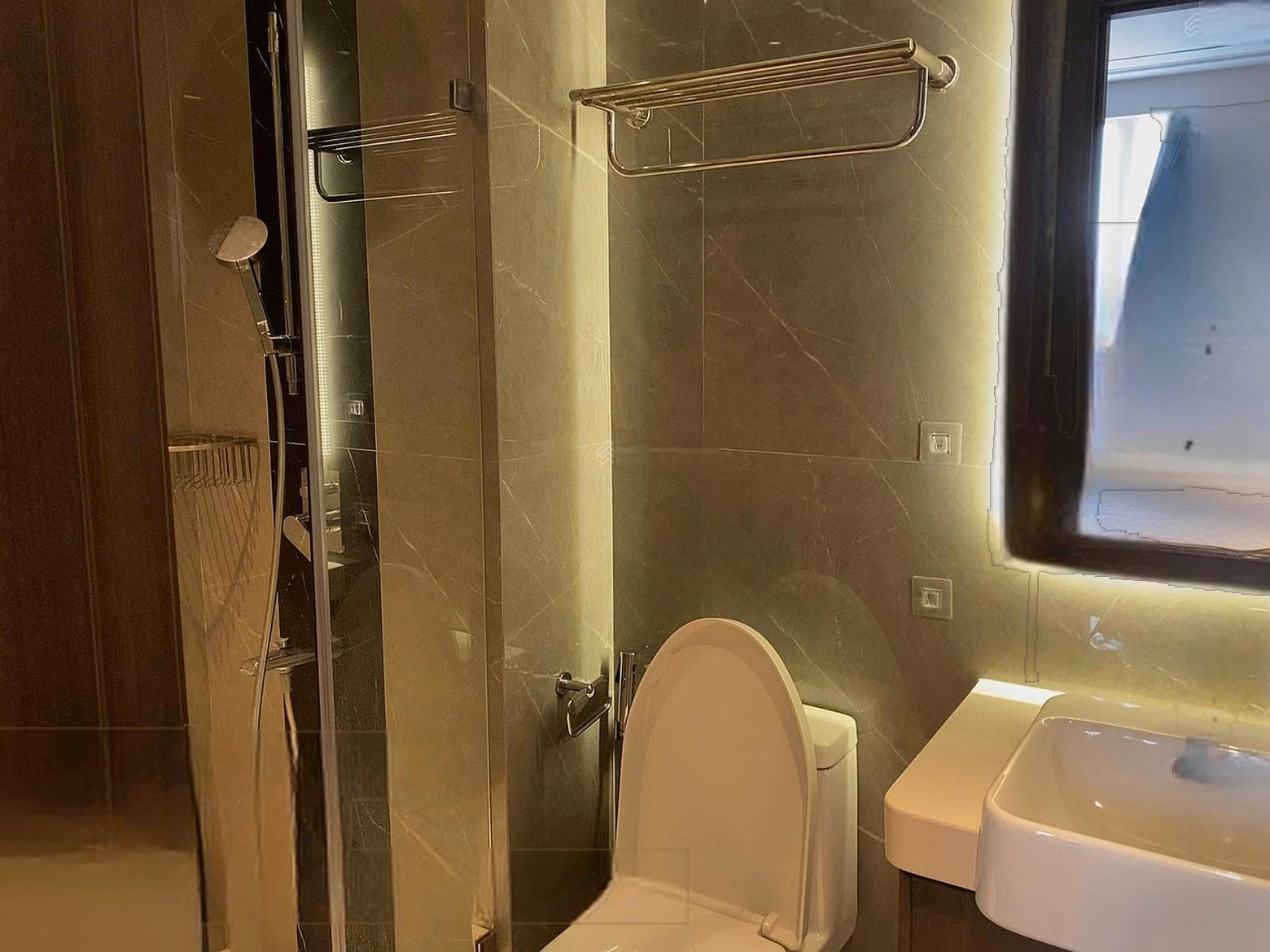 Luxury apartment for rent at Gloria Nguyen Hong building, 65m², 2 bedrooms, price only 18 million/month