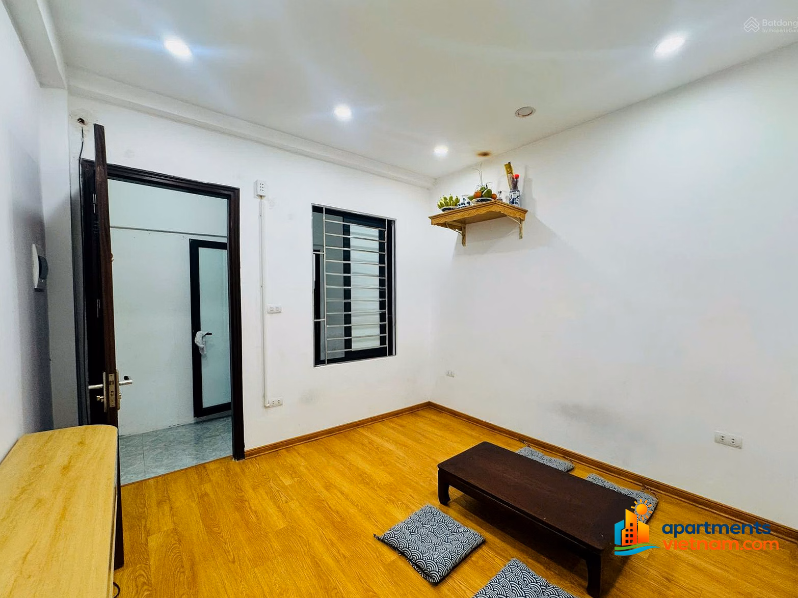 The owner rents a dormitory apartment on the 4th floor, alley 88 Tran Quy Cap, Dong Da district, Hanoi, fully furnished