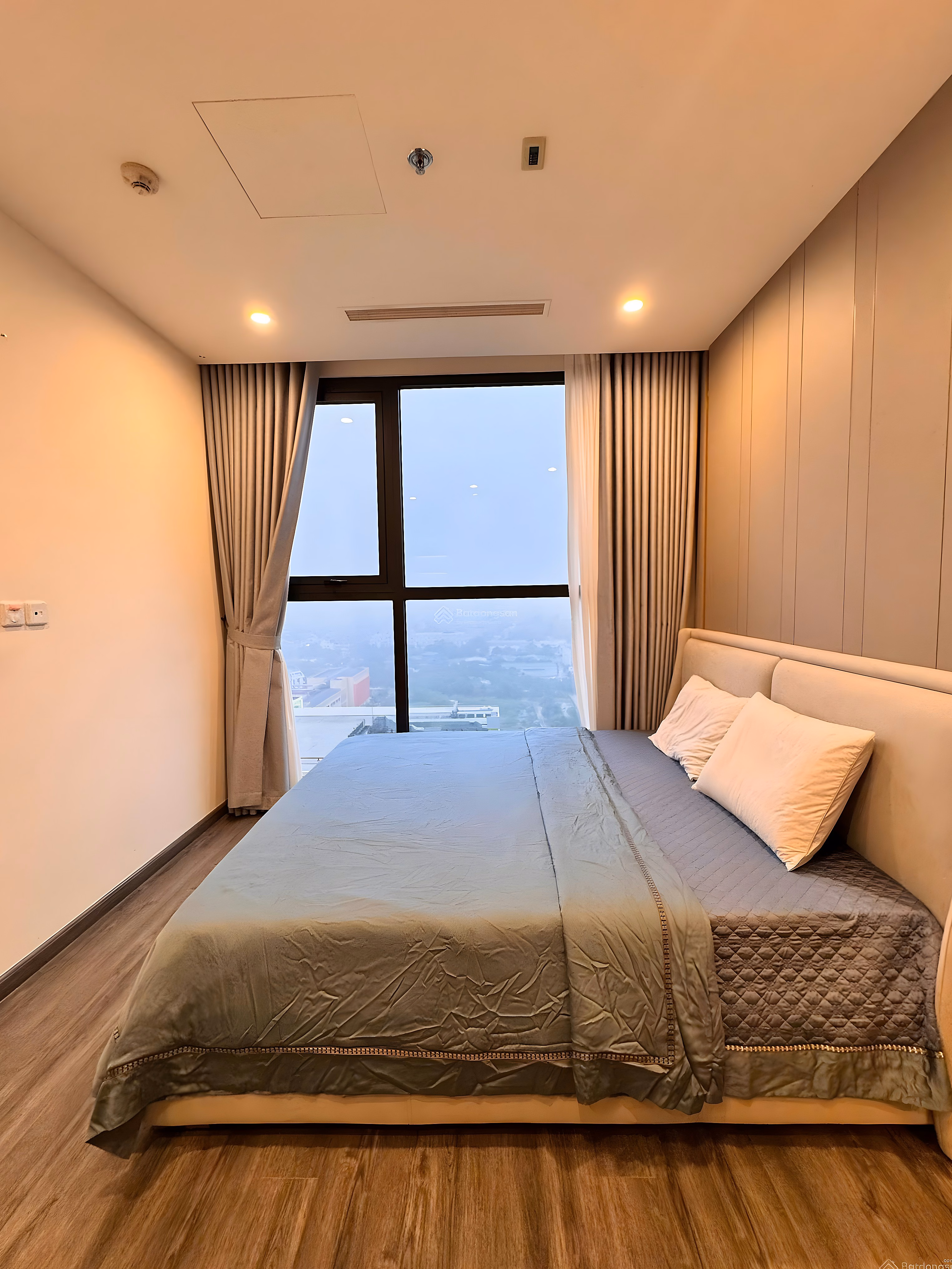 Owner offers to sell 2BR + 2VS apartment at The Tonkin, price: 5.7 billion, area: 64.7 m2, middle floor, nice view