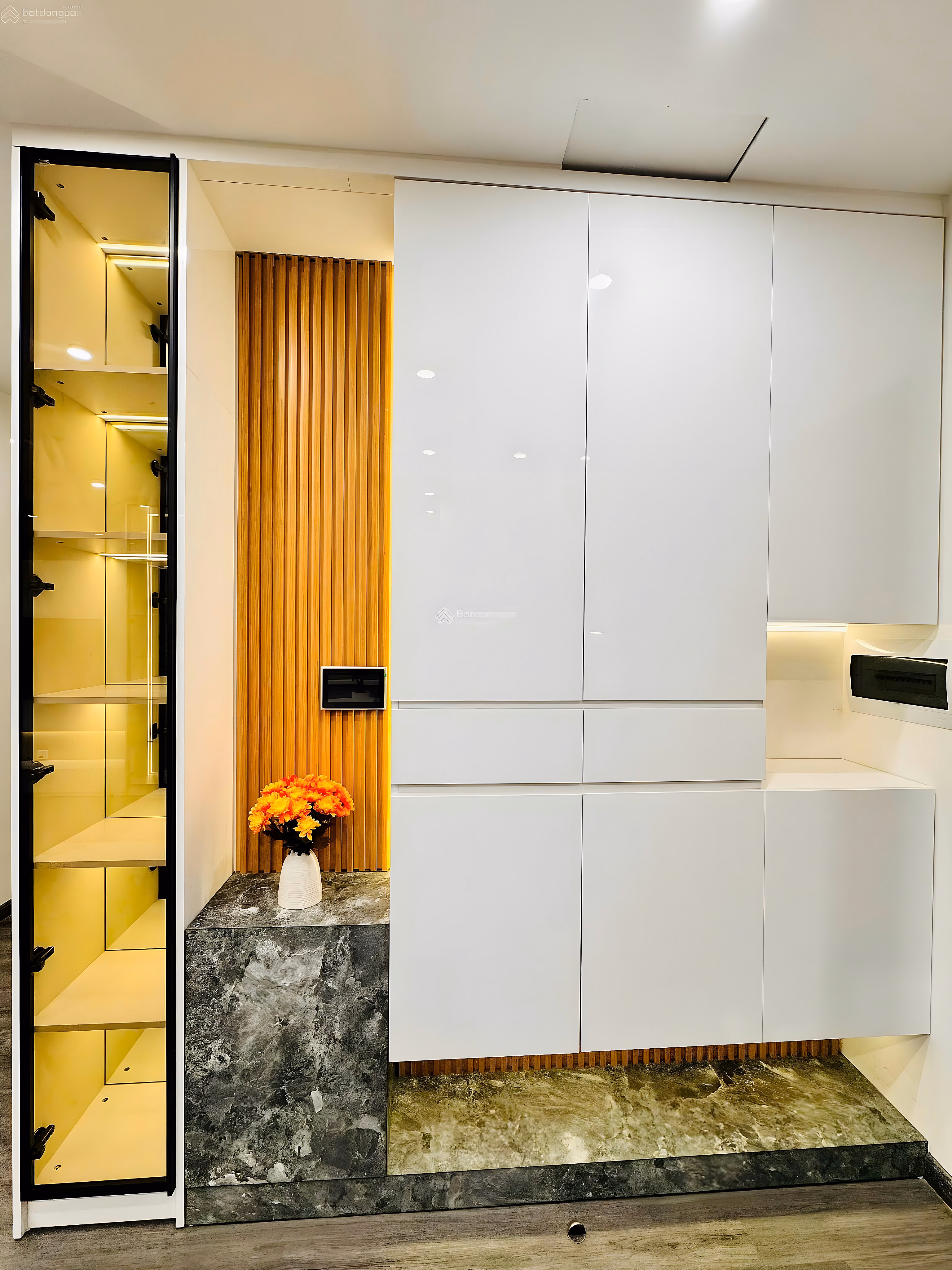 Owner offers to sell 2BR + 2VS apartment at The Tonkin, price: 5.7 billion, area: 64.7 m2, middle floor, nice view