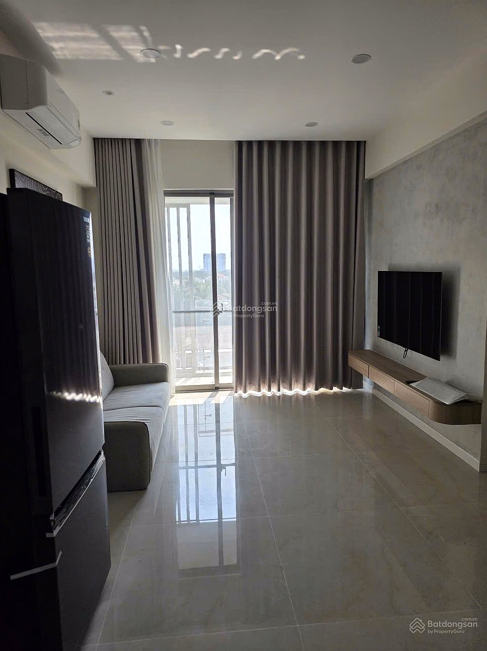Urgent. Owner reduces price and urgently sells 2-bedroom apartment with villa view, new house with car in Hung Phuc apartment for 7.5 billion