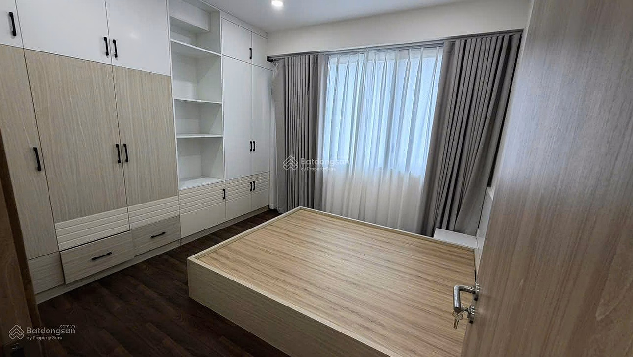 Urgent. Owner reduces price and urgently sells 2-bedroom apartment with villa view, new house with car in Hung Phuc apartment for 7.5 billion