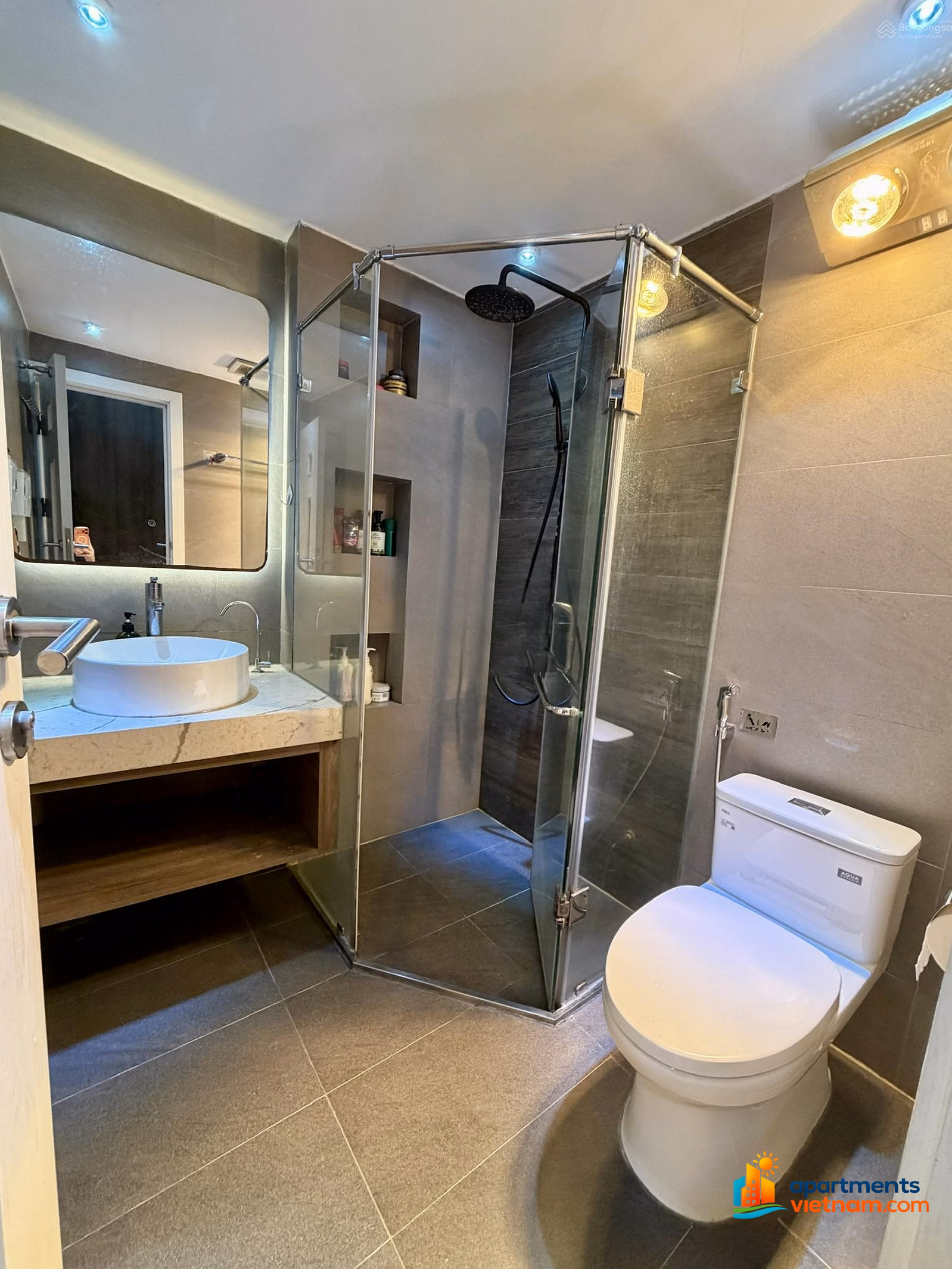 Owner sells house lot 670H7 Tan Mai, 73m2, car elevator to enter the house