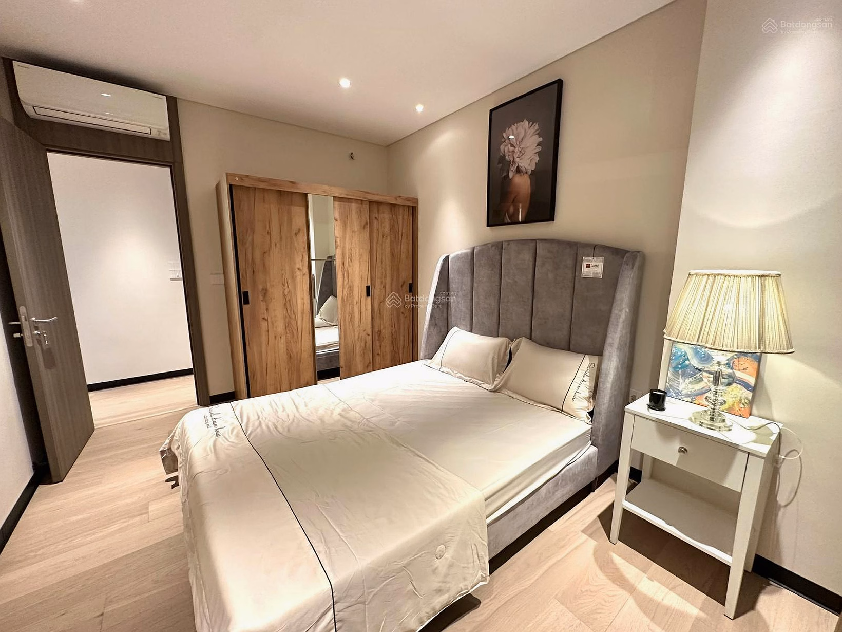 Apartment for sale at Kinh Do Tower - 93 Lo Duc, area 185m², 3 bedrooms, corner apartment, preferential price***
