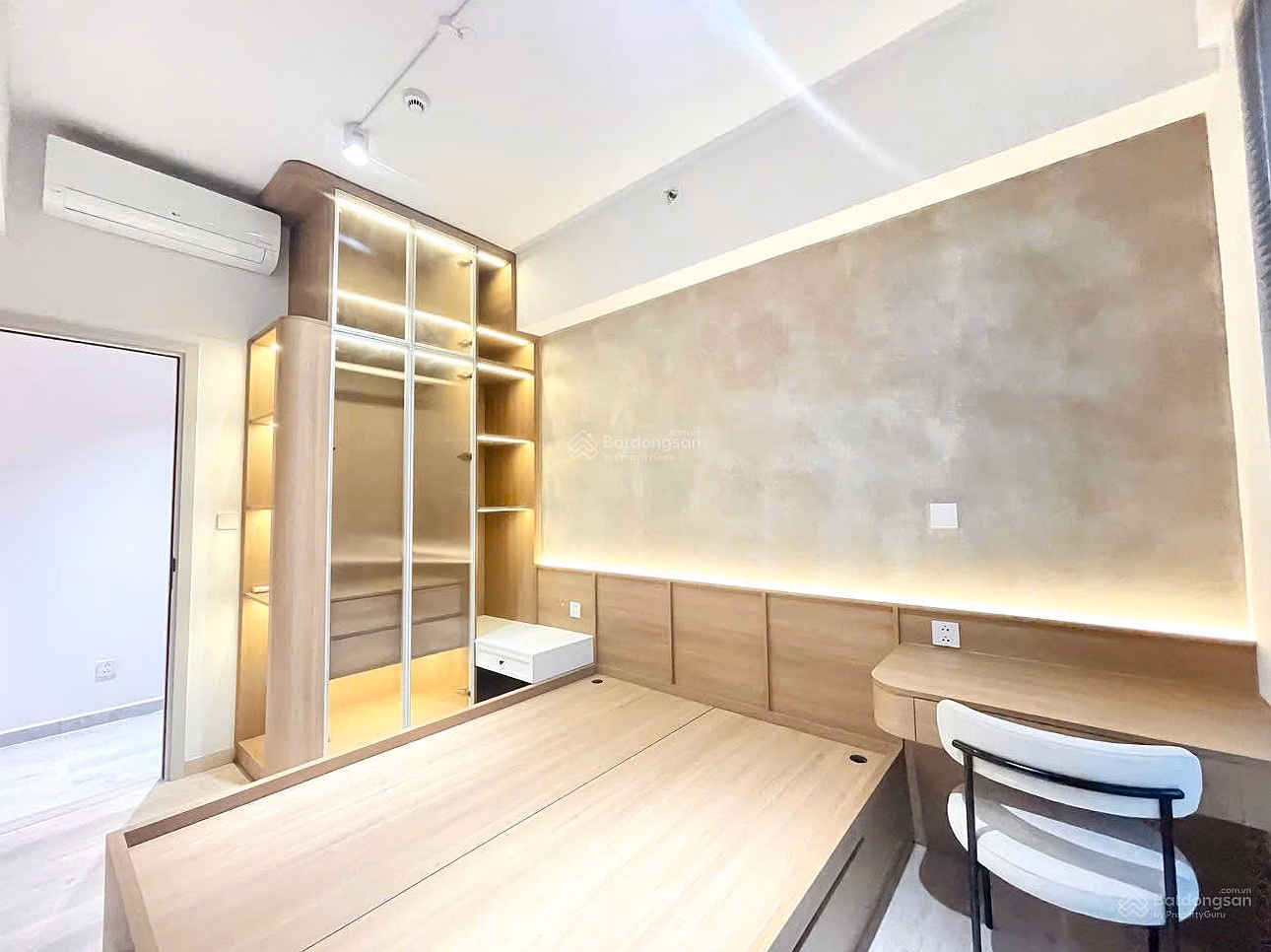 Hot item! Saigon South Residences 2 bedroom apartment for urgent sale, beautiful house, best guaranteed price on the market