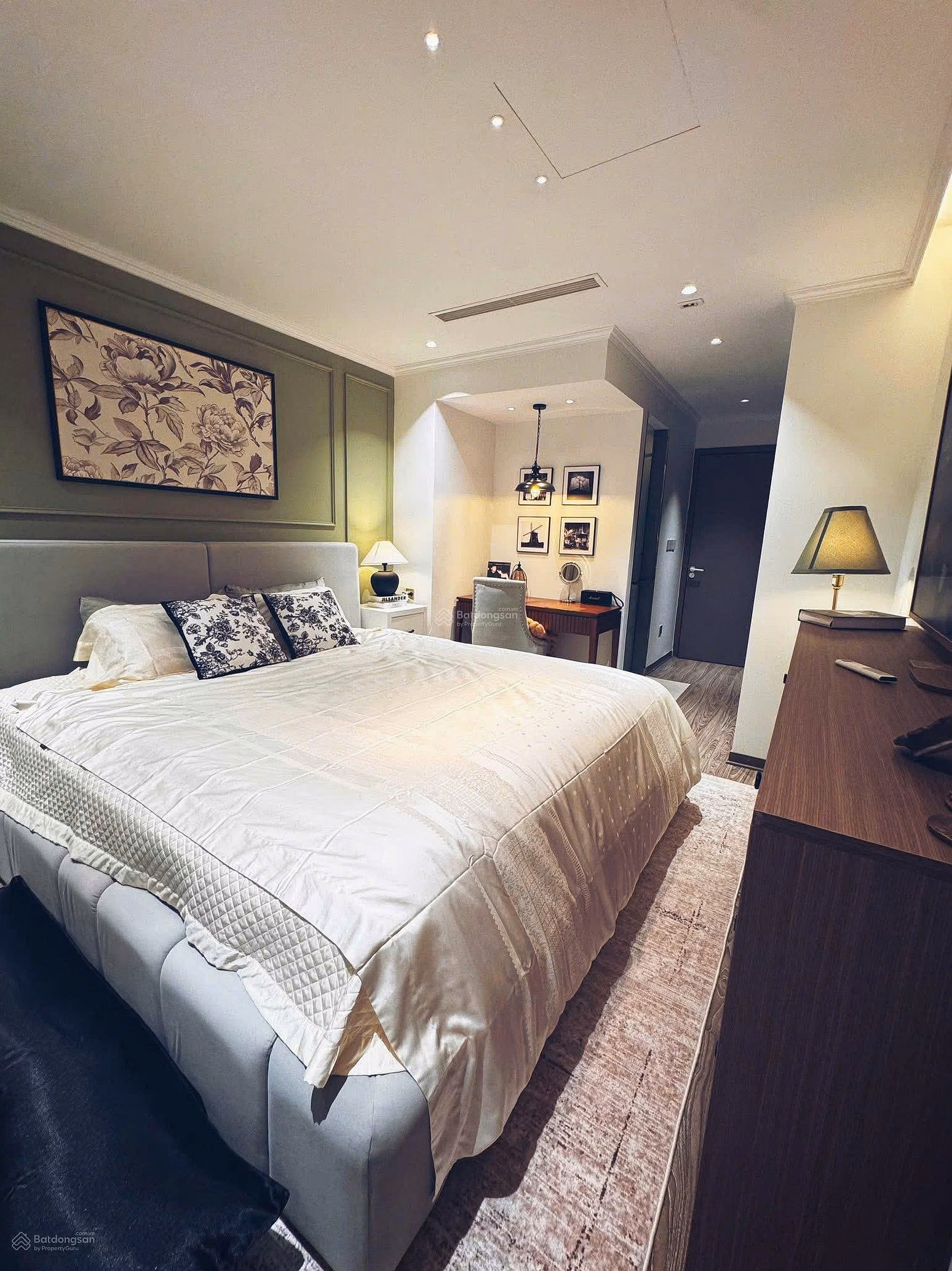 The owner sells the only 180m2 duplex apartment at Mulberry Lane, 14.9 billion, 4 bedrooms, 3 bathrooms, full luxury furniture