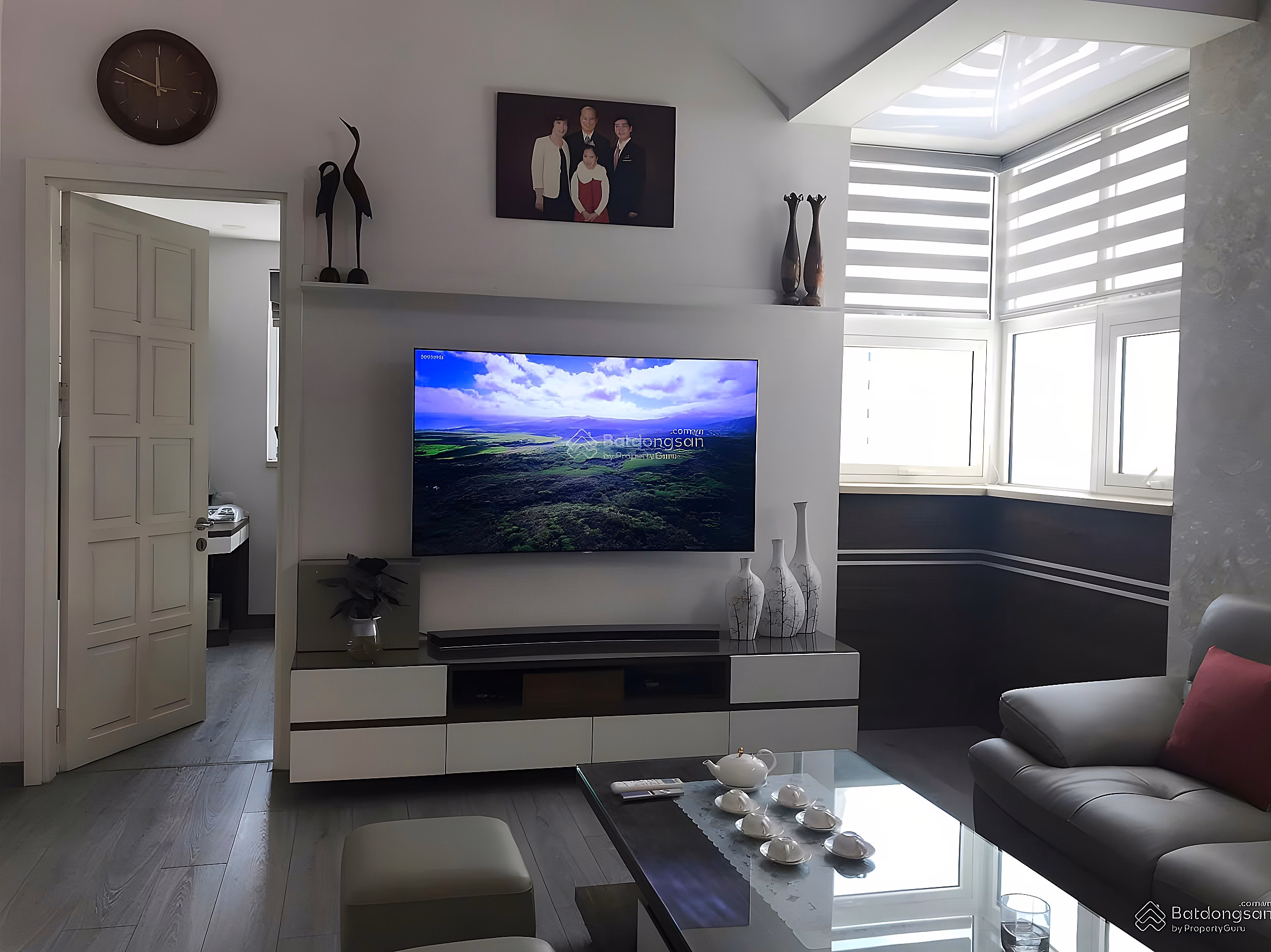 3-bedroom apartment for rent, 34 million, 180m2 on Floor 20, Building G03, Ciputra, Hanoi, great price, reputable