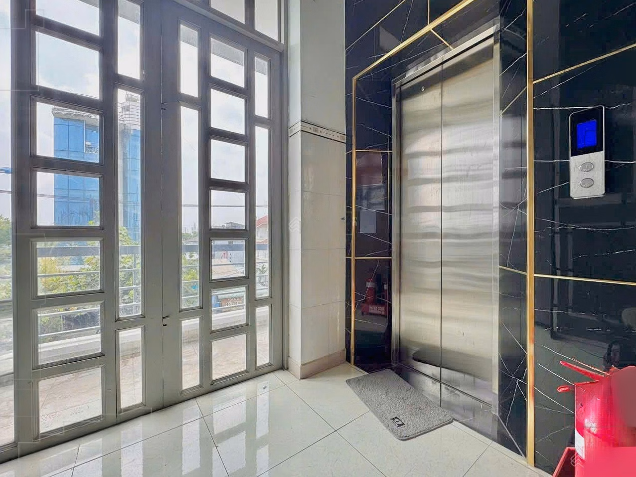 100% new luxury sleepbox - private locking door - fully furnished - with balcony - Kha Van Can