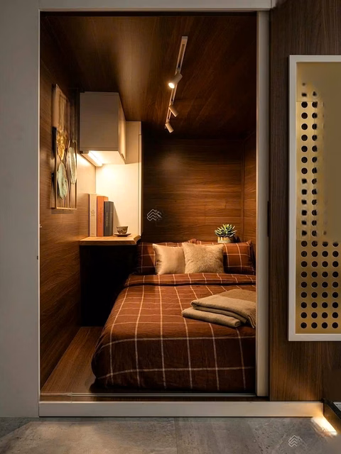 100% new luxury sleepbox - private locking door - fully furnished - with balcony - Kha Van Can