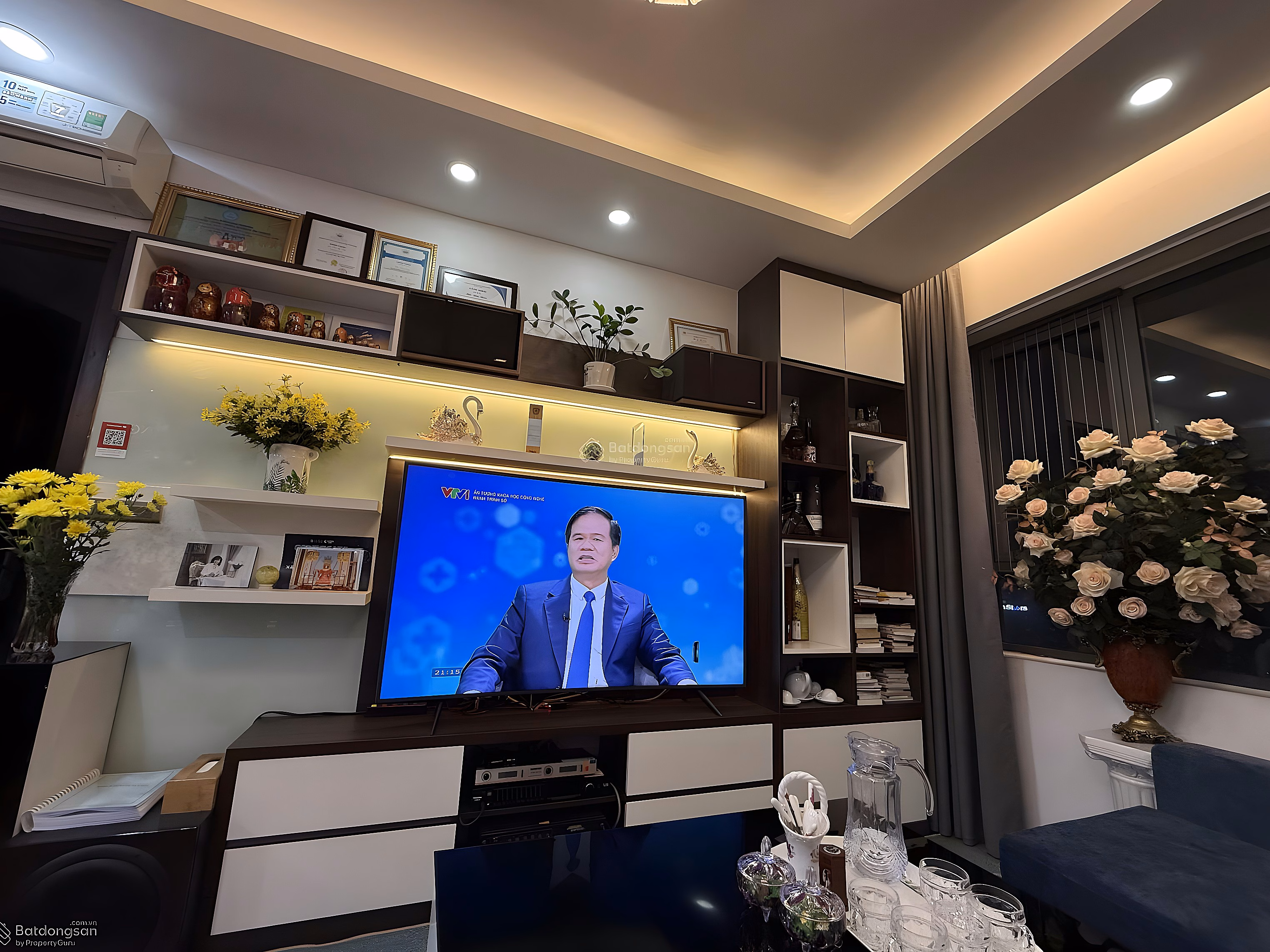 Selling 2-bedroom apartment, beautifully furnished, 68m2, price 5.8 billion CC Green Stars 234 Pham Van Dong