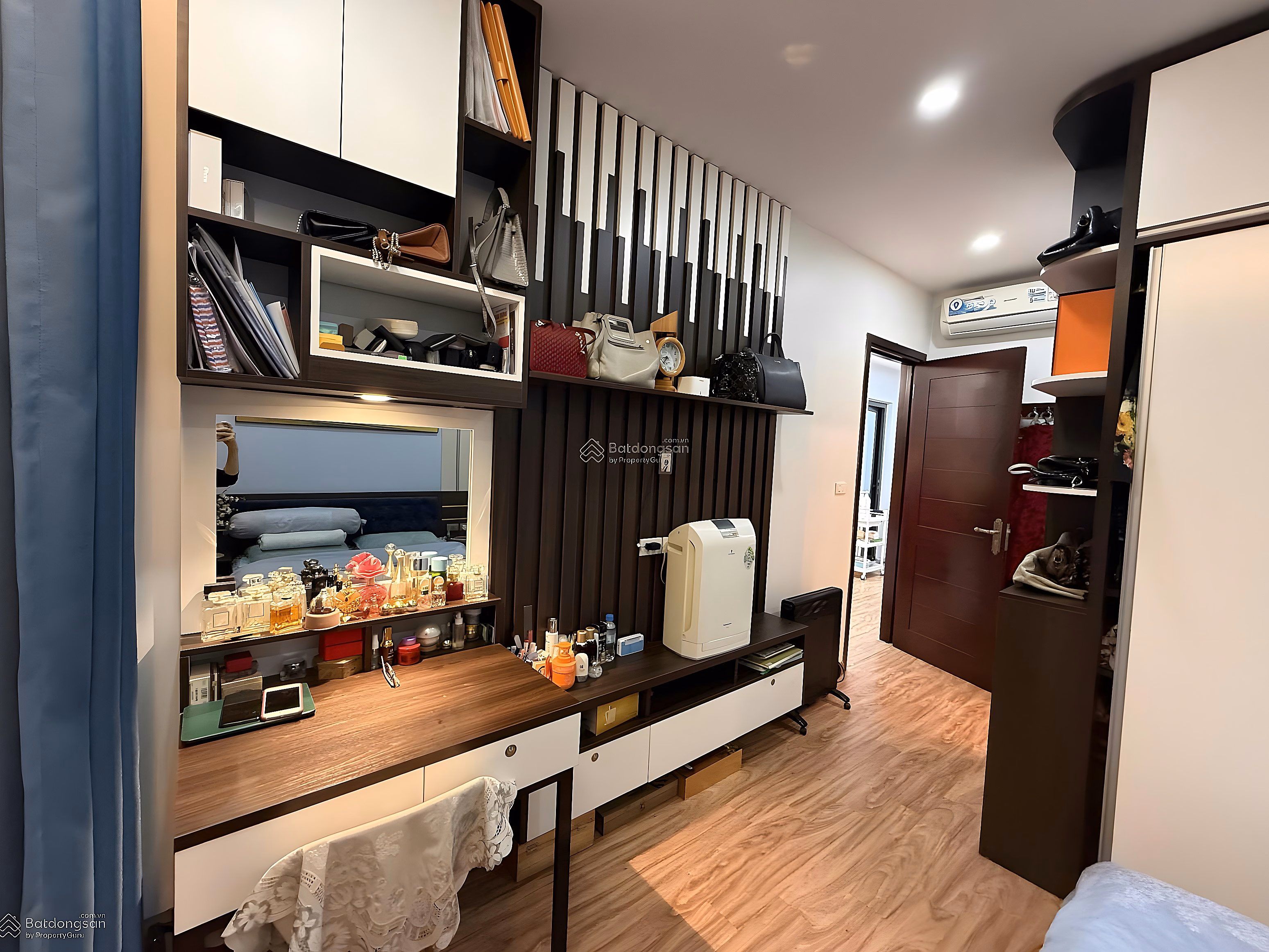 Selling 2-bedroom apartment, beautifully furnished, 68m2, price 5.8 billion CC Green Stars 234 Pham Van Dong