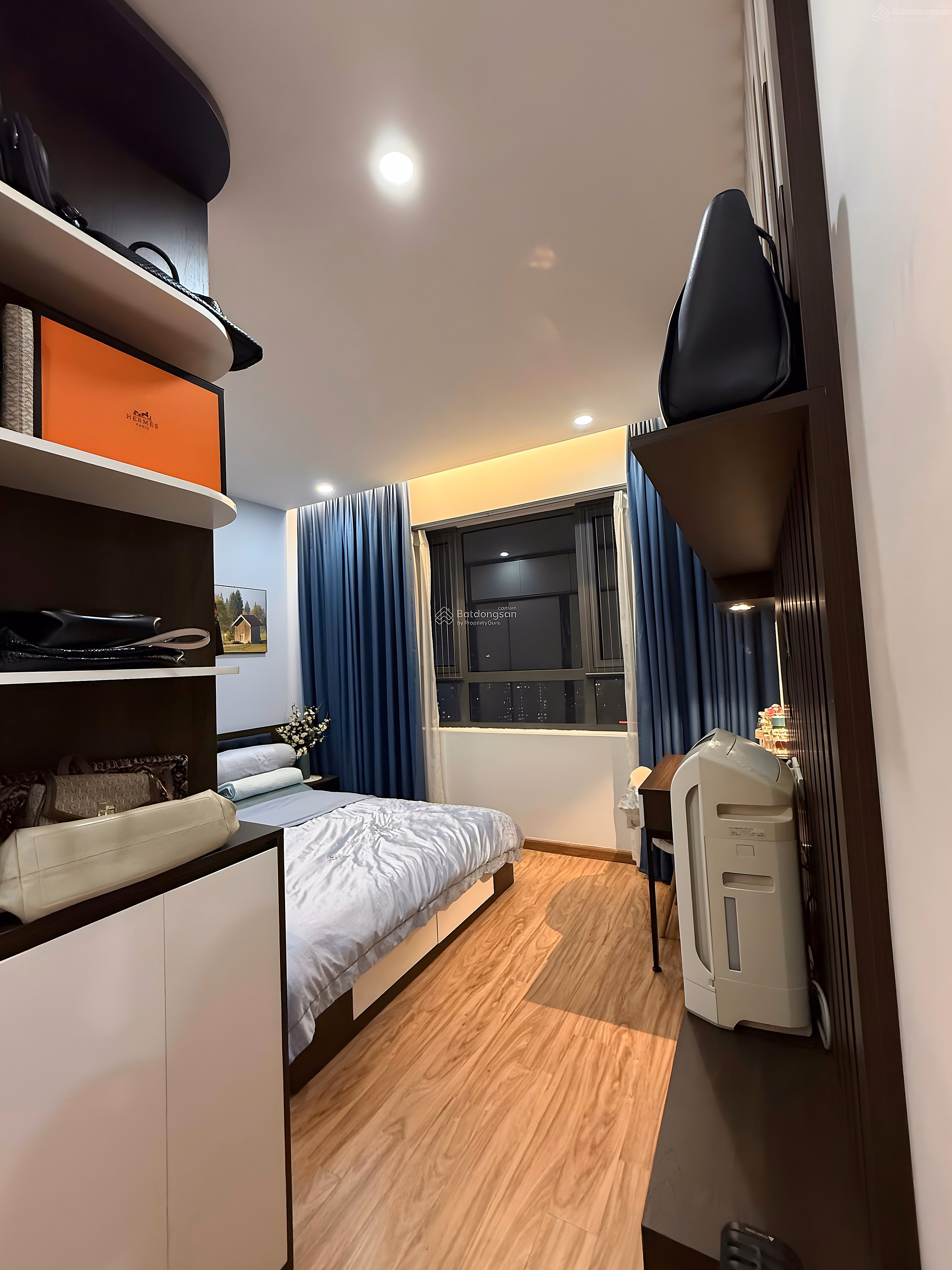 Selling 2-bedroom apartment, beautifully furnished, 68m2, price 5.8 billion CC Green Stars 234 Pham Van Dong