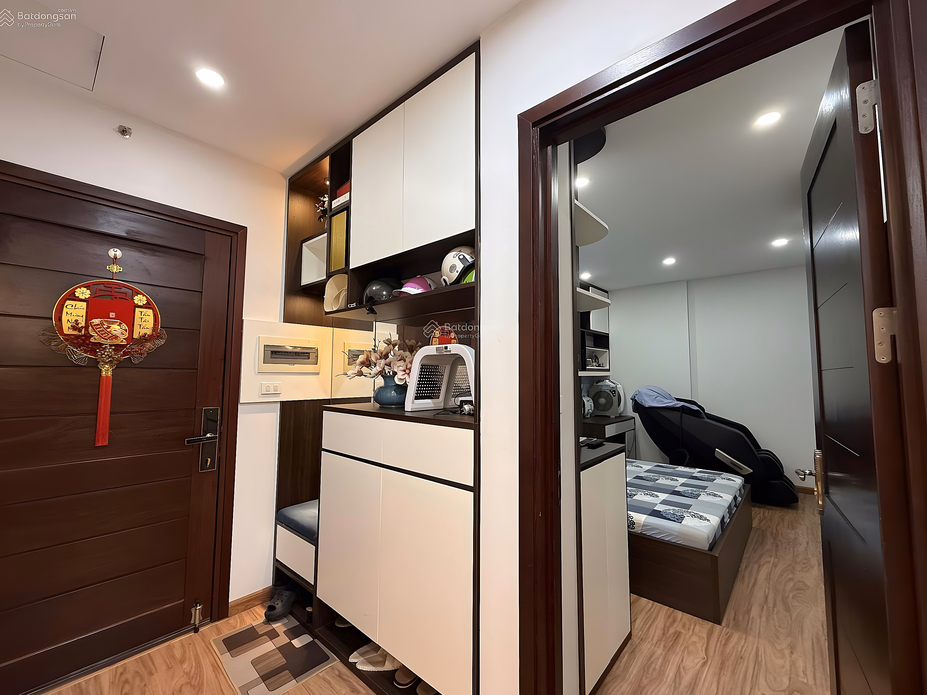 Selling 2-bedroom apartment, beautifully furnished, 68m2, price 5.8 billion CC Green Stars 234 Pham Van Dong