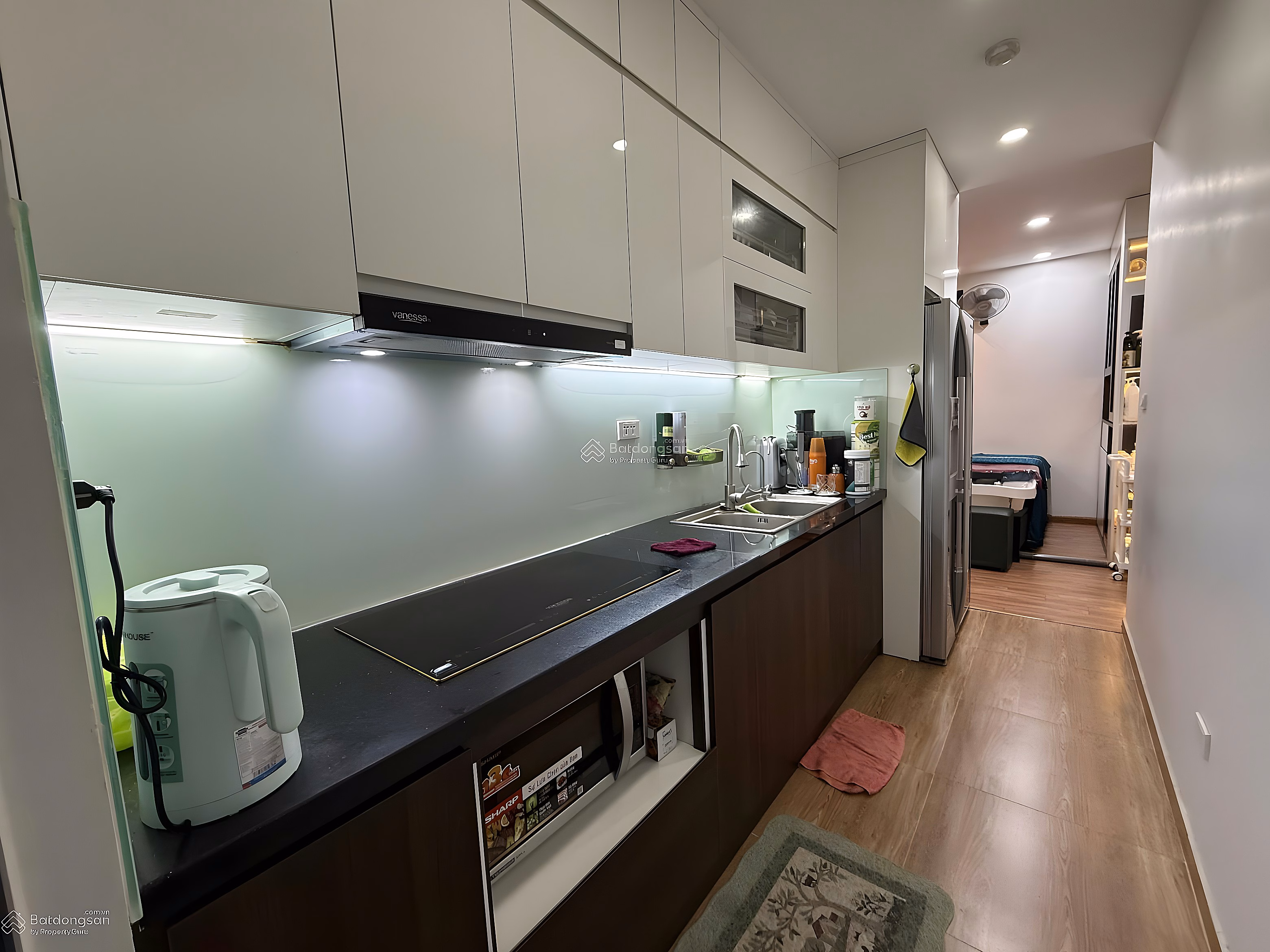 Selling 2-bedroom apartment, beautifully furnished, 68m2, price 5.8 billion CC Green Stars 234 Pham Van Dong