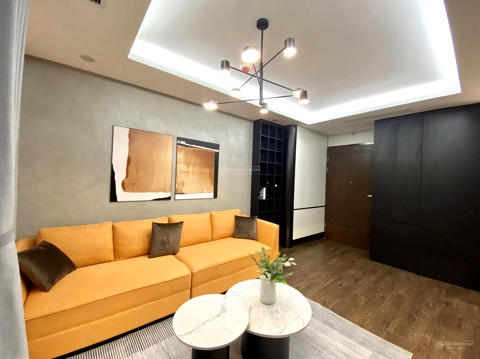 Apartment for sale at Tay Ho Residence, 8.4 billion, 72m2, 2 bedrooms, 2 bathrooms, full hot furniture!