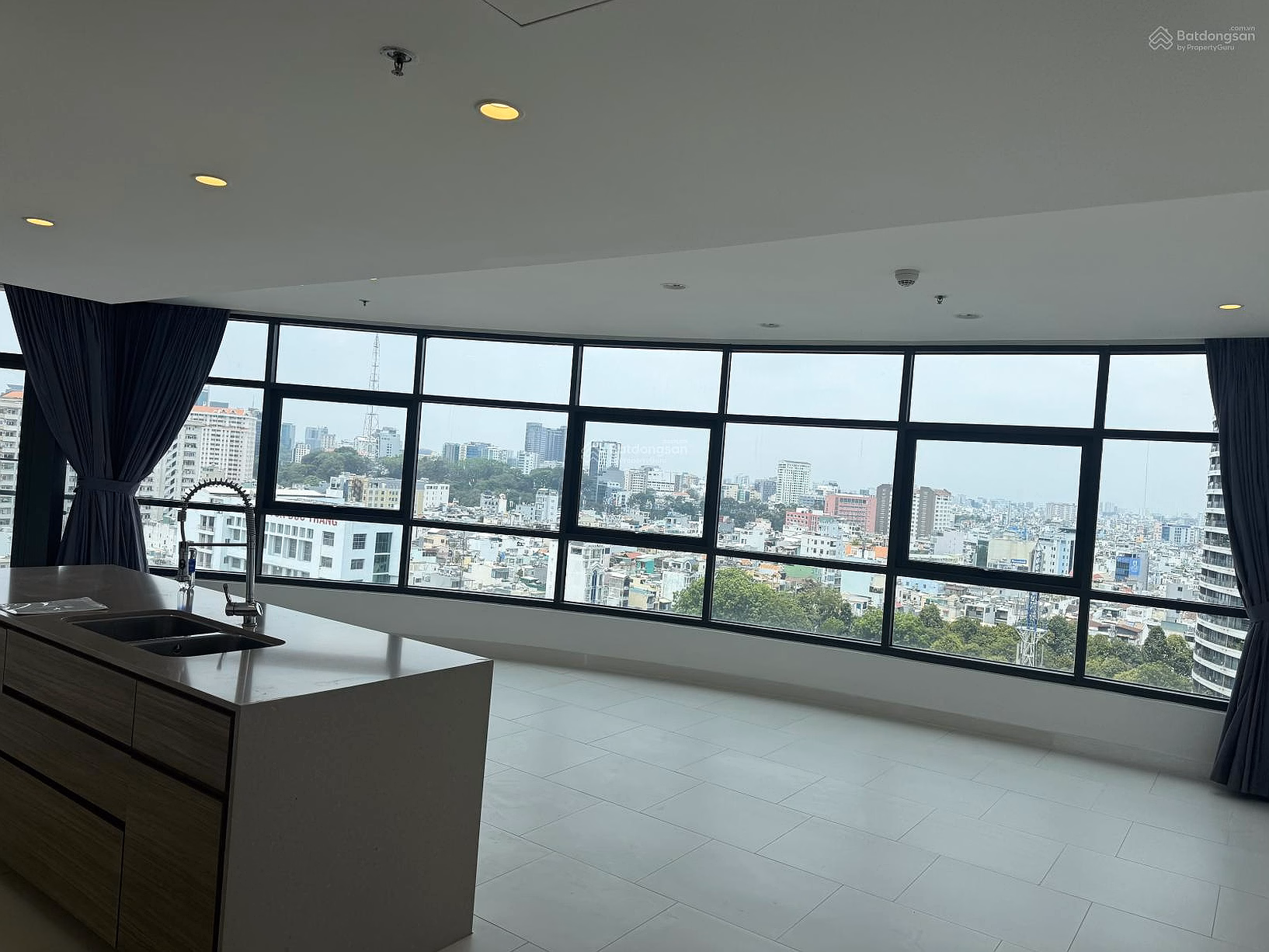 Hot! New tower delivered in 2018, beautiful 3-bedroom apartment in City Garden 18.5 billion 140m2, pink book. LH Bonnie Ha