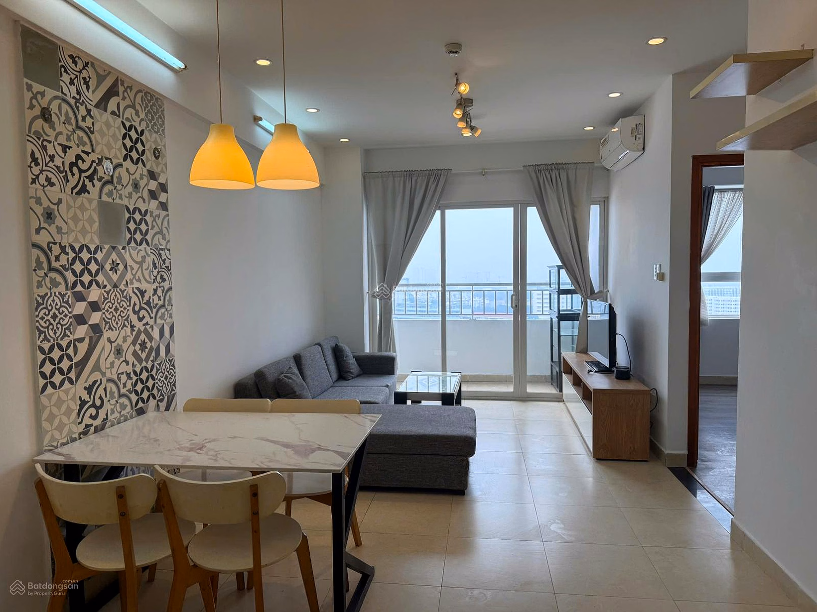 Owner needs to sell Linh Tay Tower apartment, southeast balcony, area 70m2, 2 bedrooms, 2 bathrooms***