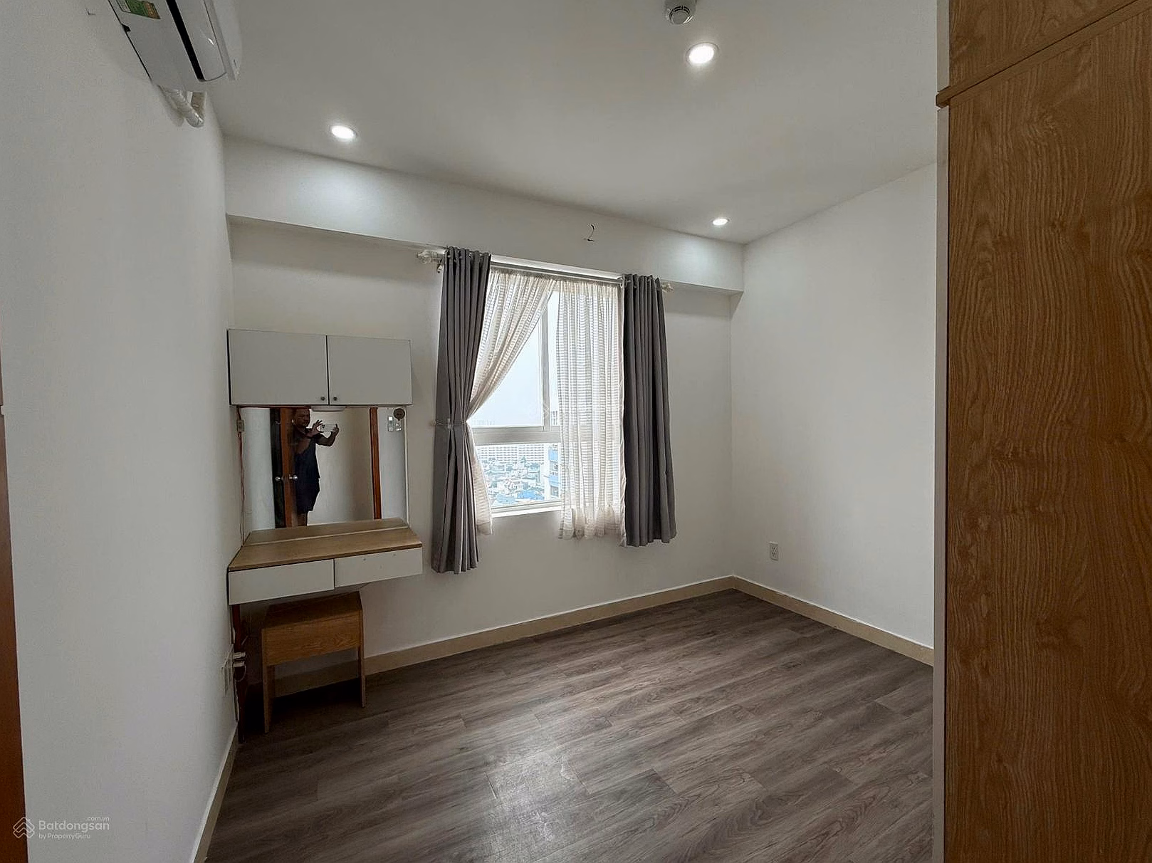Owner needs to sell Linh Tay Tower apartment, southeast balcony, area 70m2, 2 bedrooms, 2 bathrooms***