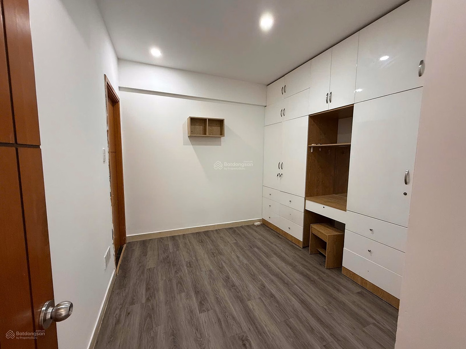 Owner needs to sell Linh Tay Tower apartment, southeast balcony, area 70m2, 2 bedrooms, 2 bathrooms***