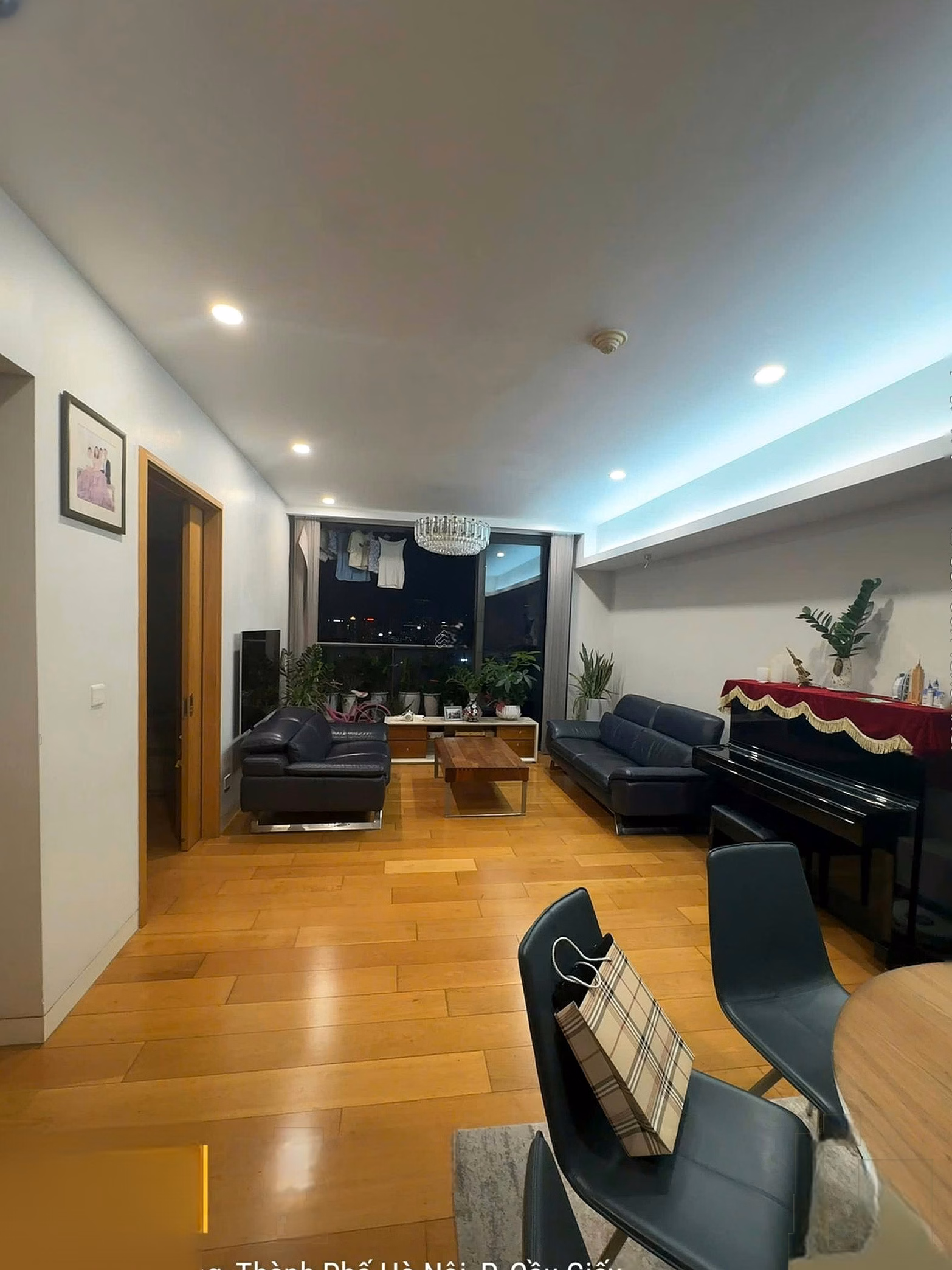 Ms. Lan apartment for rent with 2 bedrooms, 2 bathrooms, price 20 million, good price 98m2 in Indochina Plaza Hanoi, contact: 0334 438 ***
