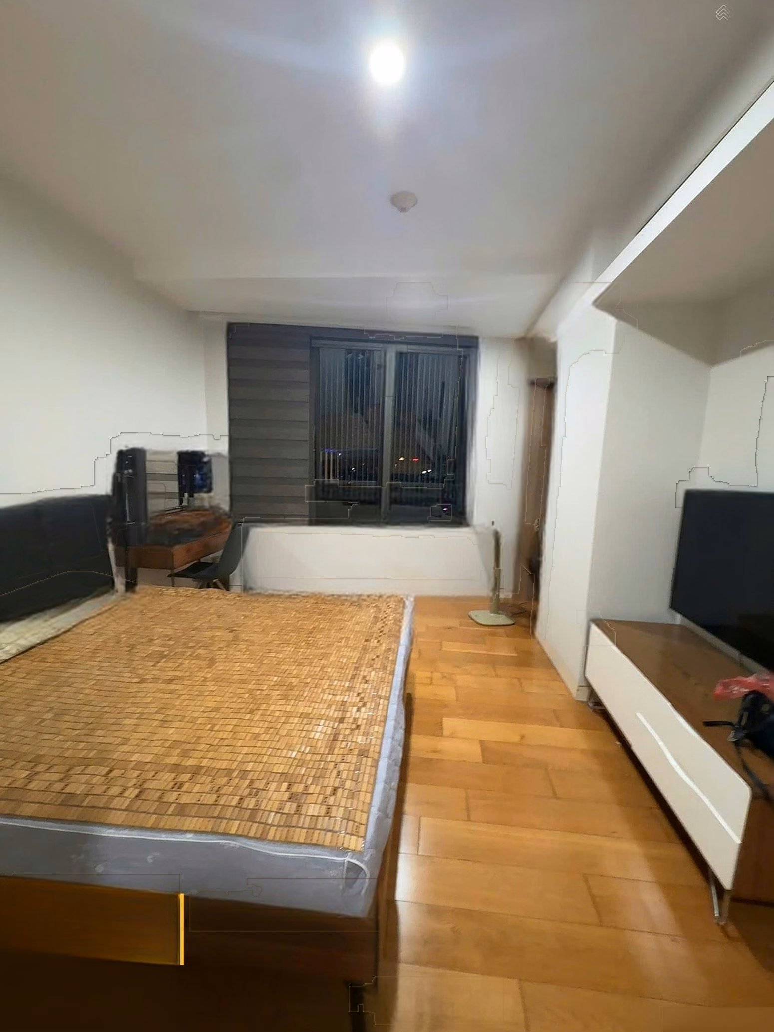 Ms. Lan apartment for rent with 2 bedrooms, 2 bathrooms, price 20 million, good price 98m2 in Indochina Plaza Hanoi***