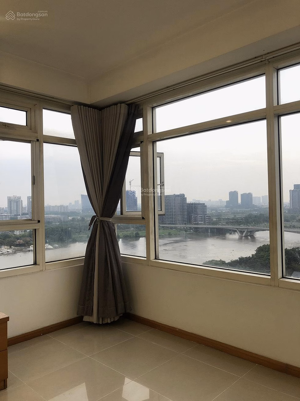 Saigon Pearl luxury apartment for sale: 3 bedrooms - 135m2 corner apartment with cool view