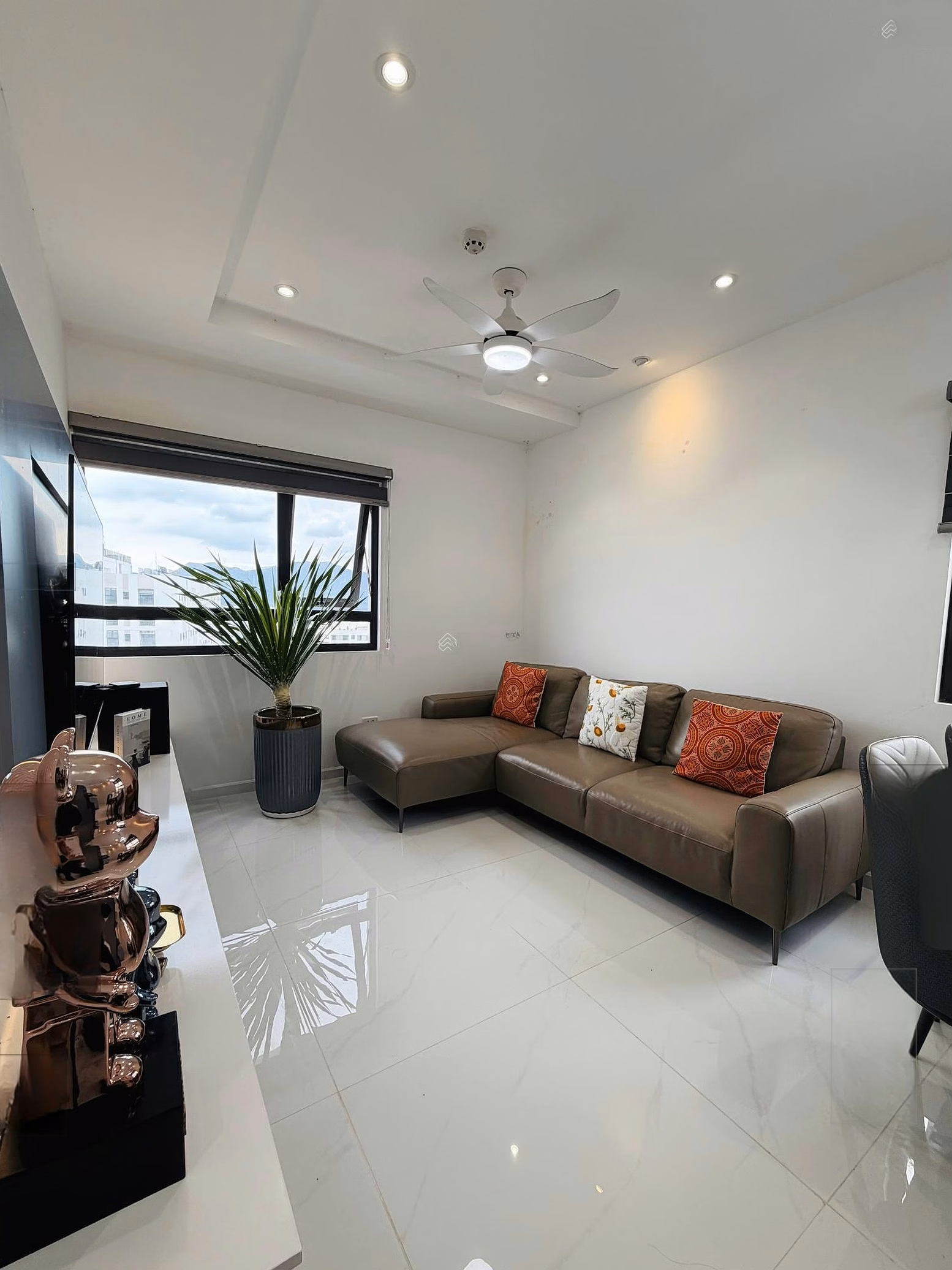 Commercial 3-bedroom corner apartment SSH07, view of Quan Truong river belt road - only 3.9 billion