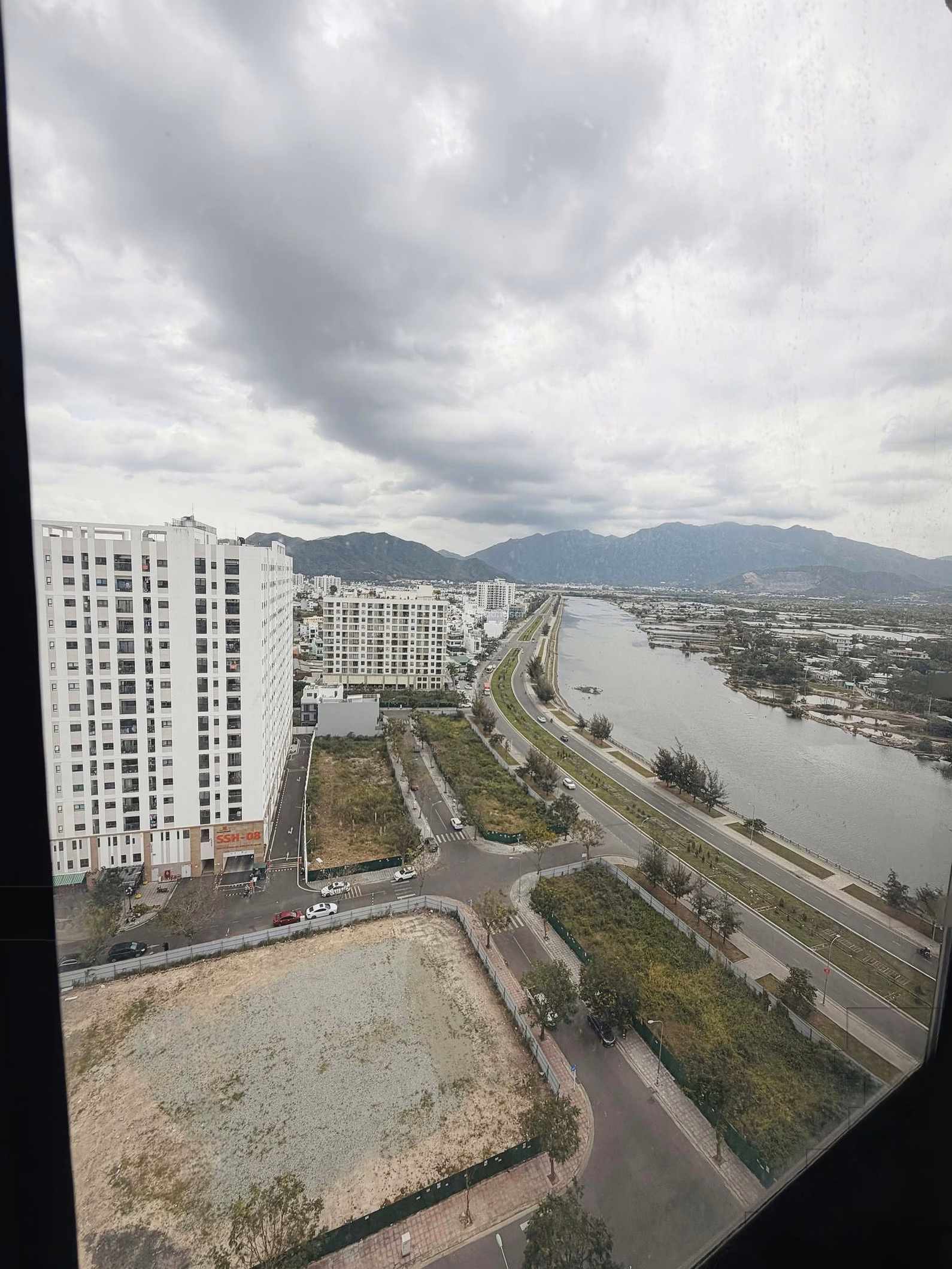 Commercial 3-bedroom corner apartment SSH07, view of Quan Truong river belt road - only 3.9 billion
